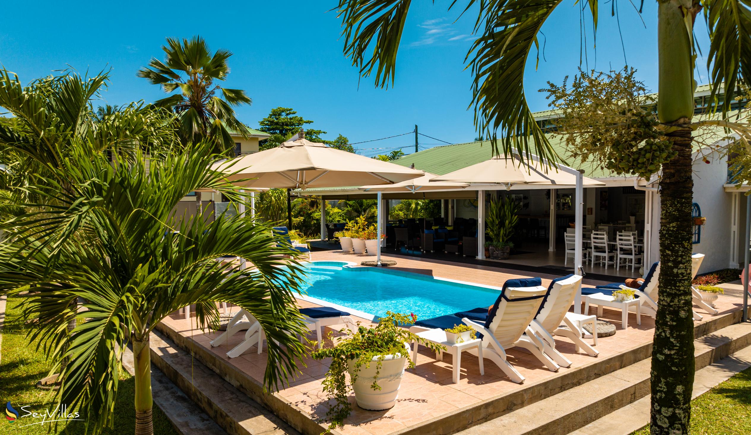 Photo 1: Hotel La Roussette - Outdoor area - Mahé (Seychelles)