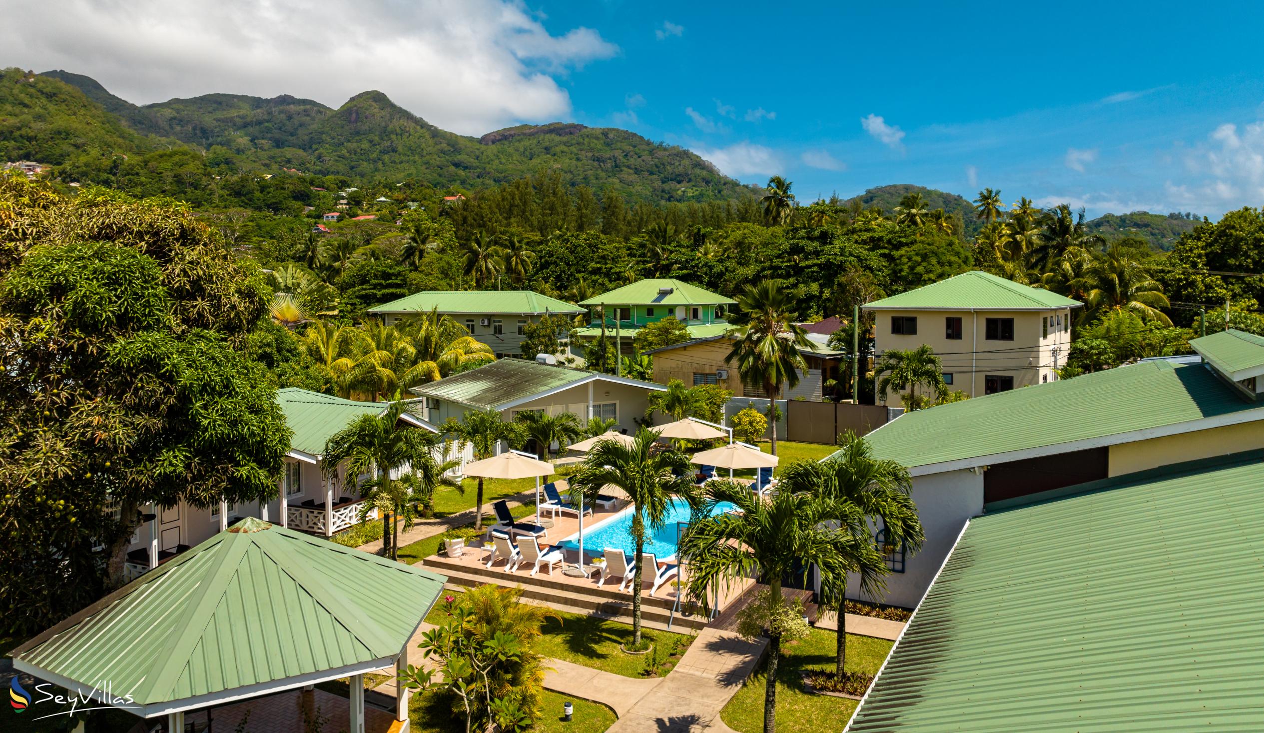 Foto 9: Hotel La Roussette - Aussenbereich - Mahé (Seychellen)