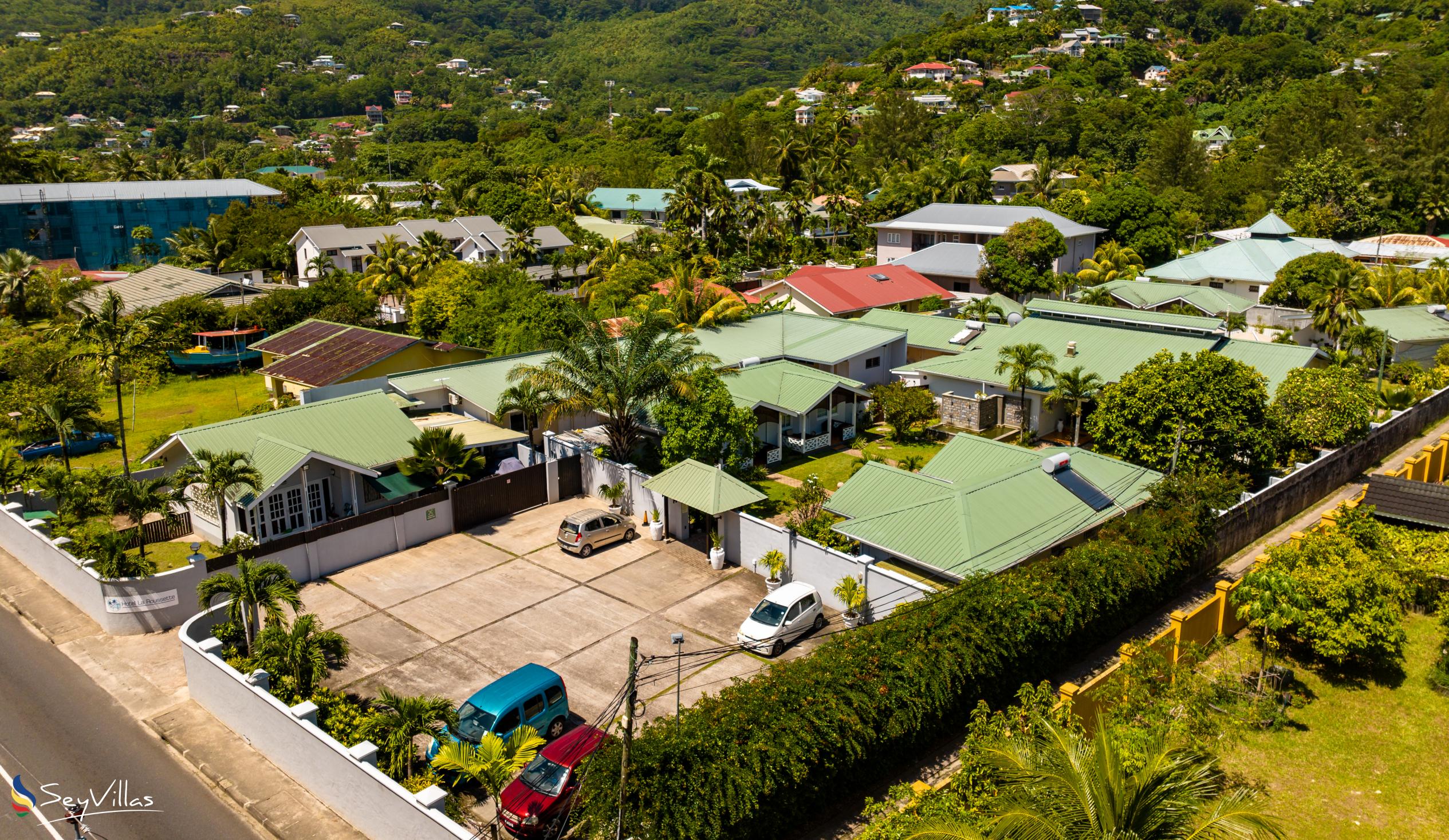 Photo 5: Hotel La Roussette - Outdoor area - Mahé (Seychelles)