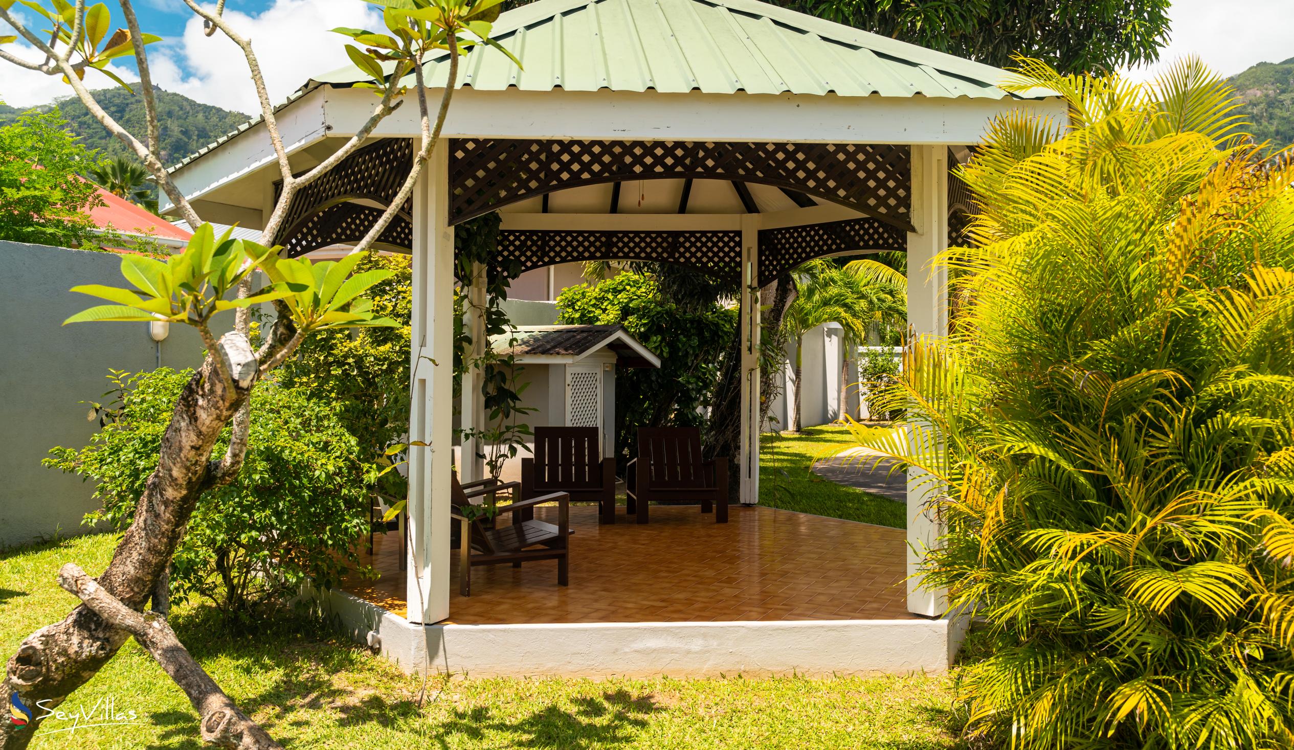 Foto 23: Hotel La Roussette - Aussenbereich - Mahé (Seychellen)