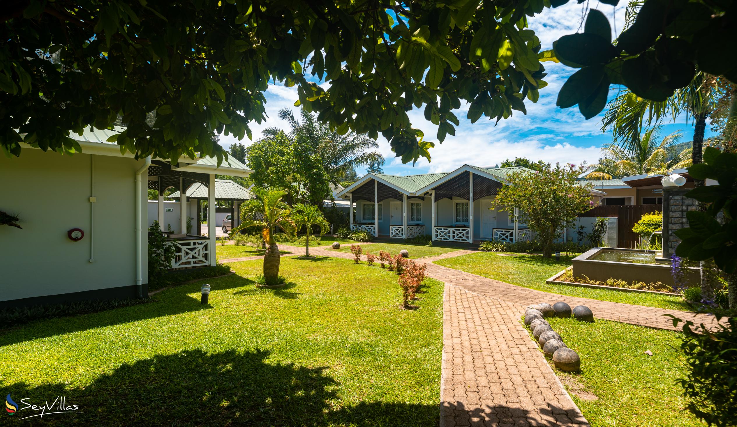 Foto 30: Hotel La Roussette - Aussenbereich - Mahé (Seychellen)