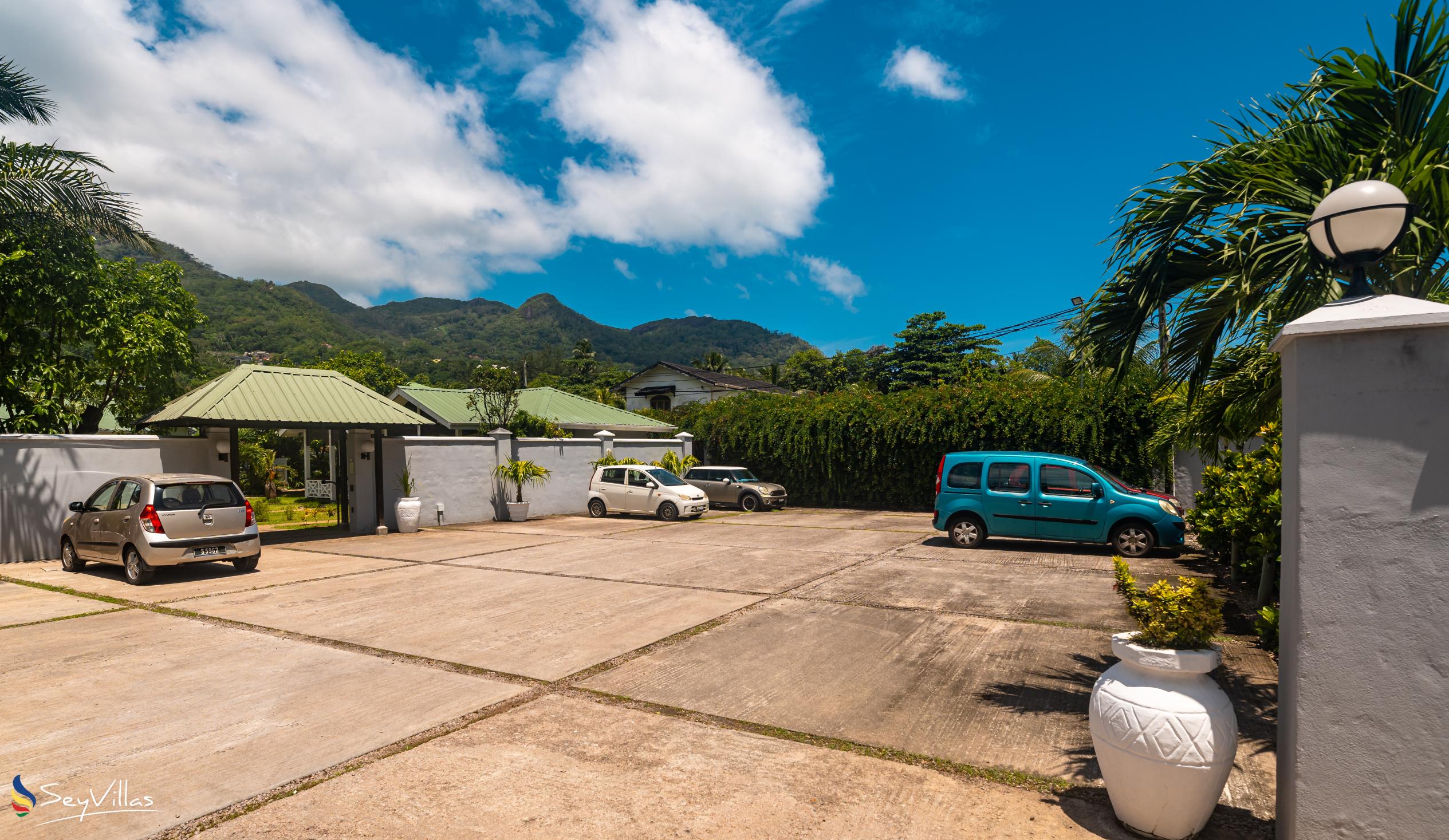Foto 32: Hotel La Roussette - Aussenbereich - Mahé (Seychellen)