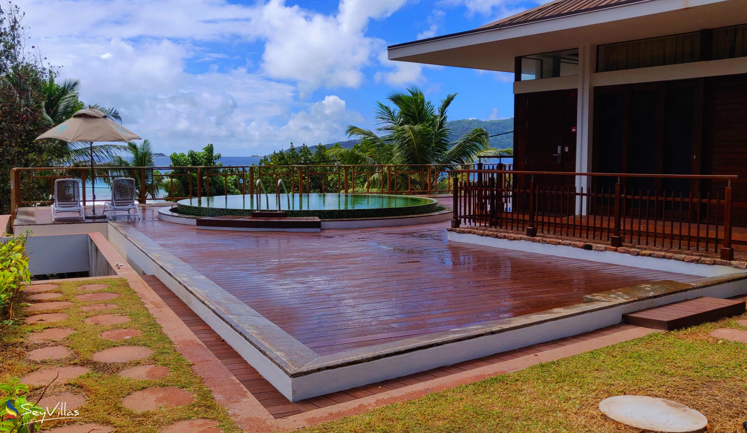 Foto 2: Le Relax Luxury Lodge - Aussenbereich - La Digue (Seychellen)