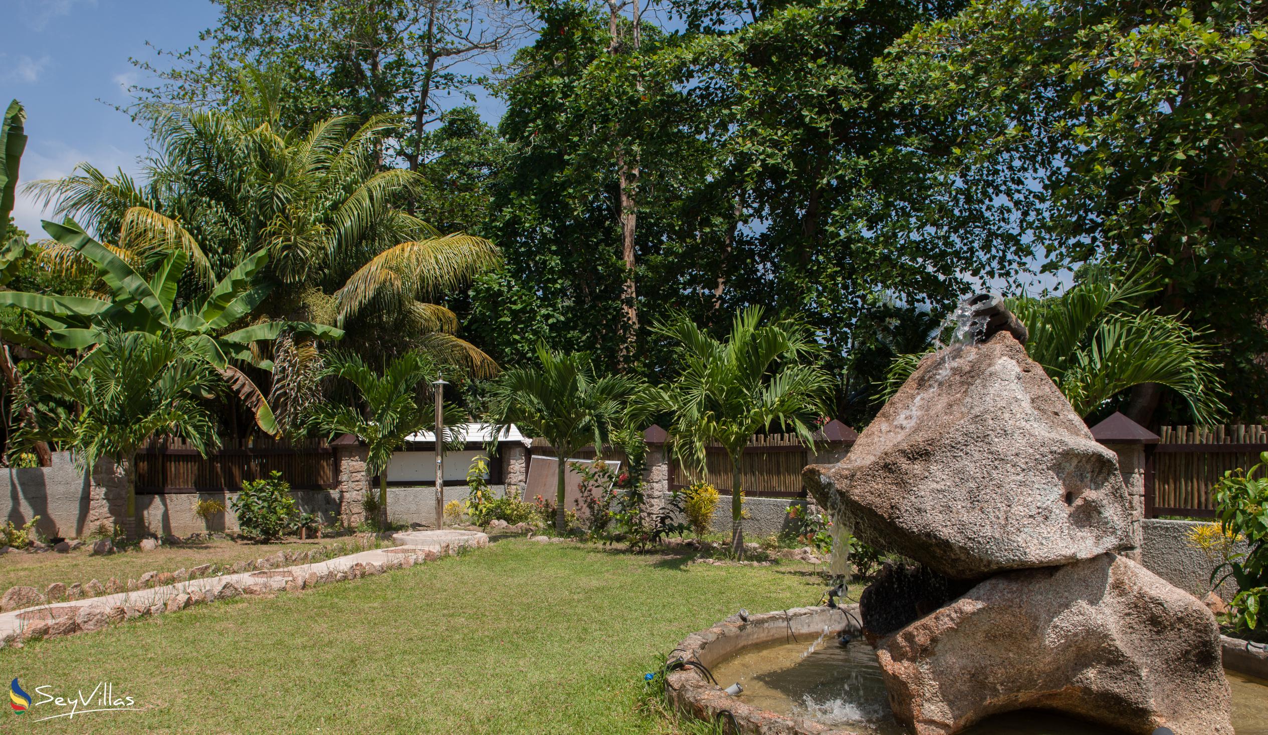 Photo 16: Elje Villa - Outdoor area - La Digue (Seychelles)