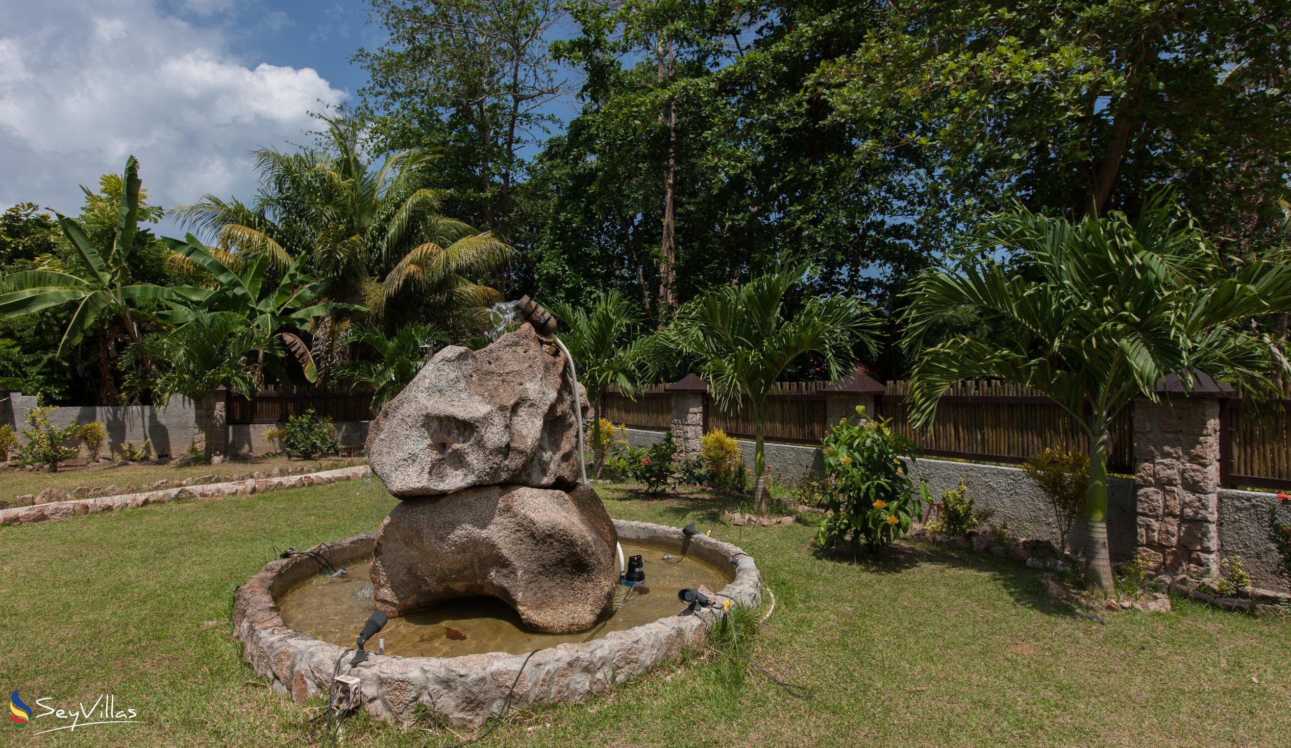 Photo 15: Elje Villa - Outdoor area - La Digue (Seychelles)
