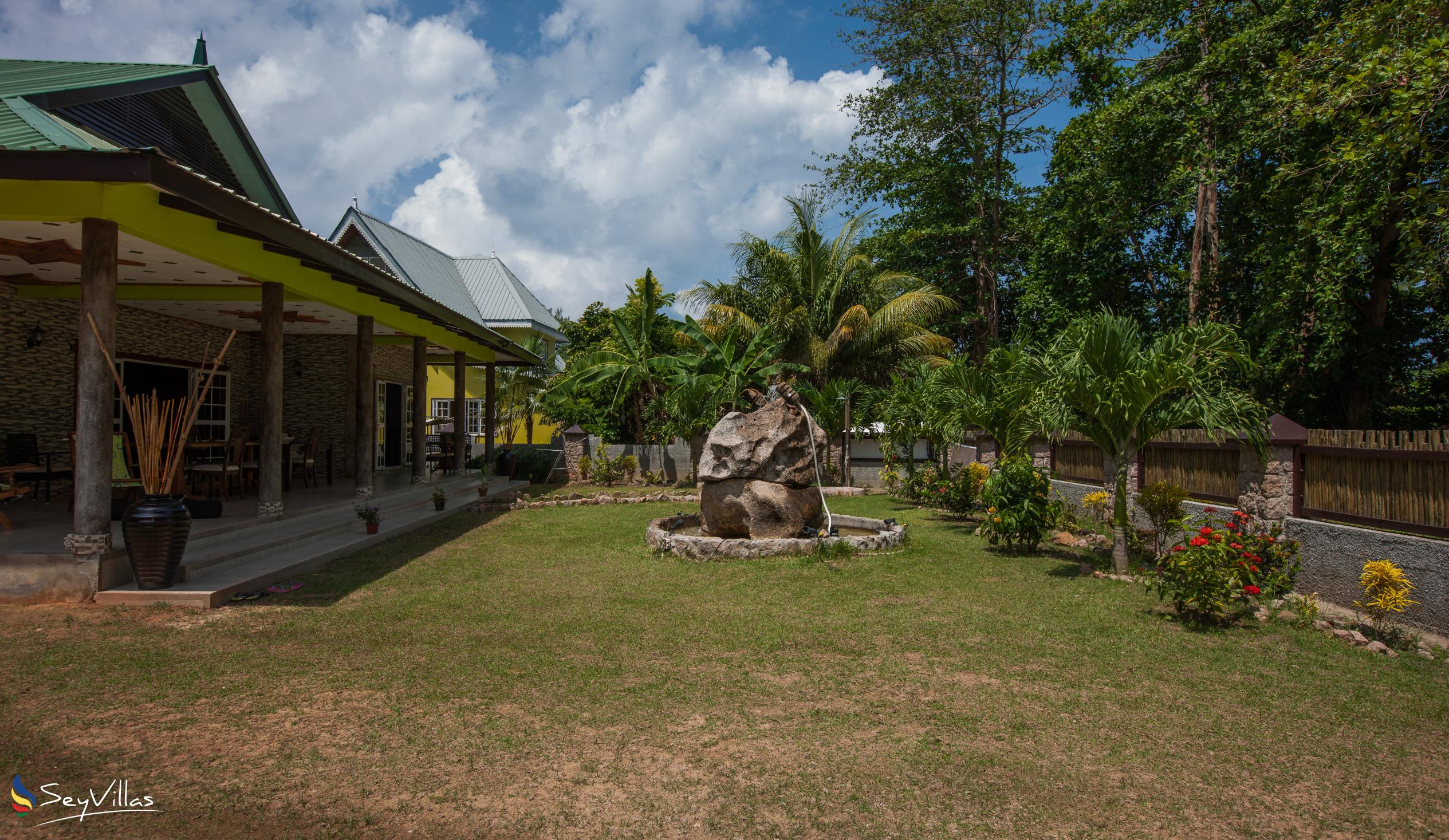Photo 8: Elje Villa - Outdoor area - La Digue (Seychelles)
