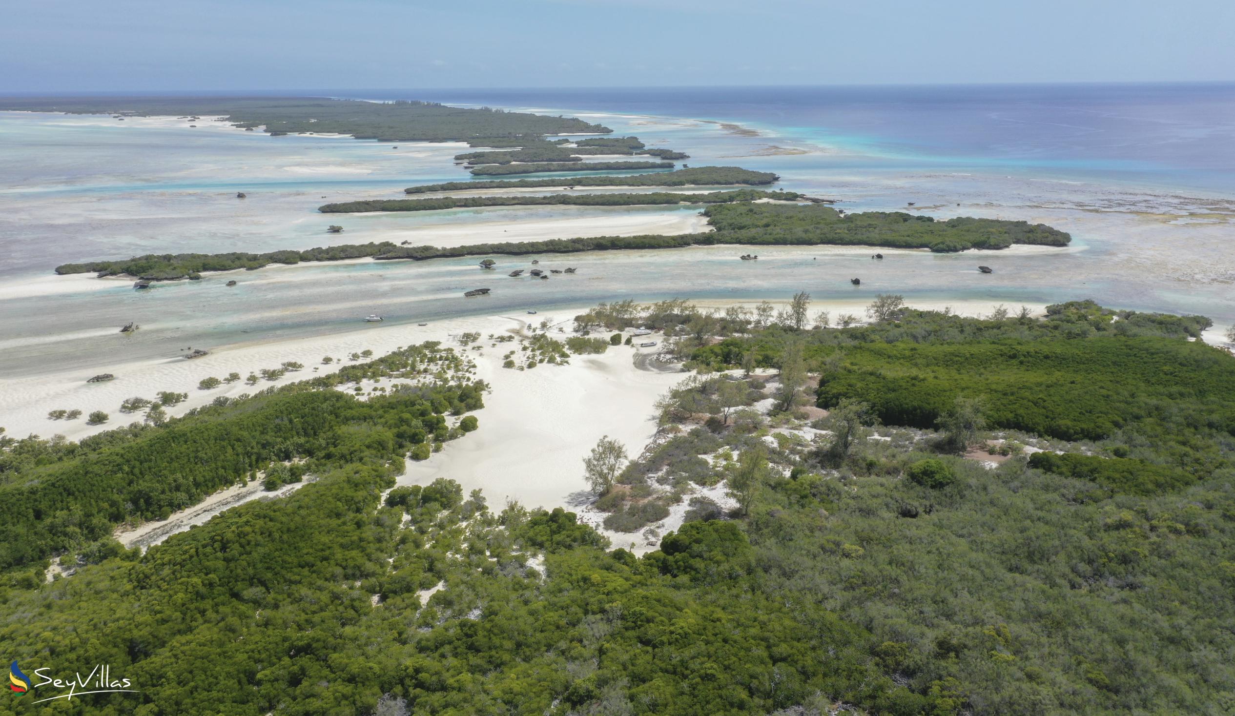 Foto 2: Silhouette Aldabra Expeditions MV Maya's Dugong - Aussenbereich - Seychellen (Seychellen)