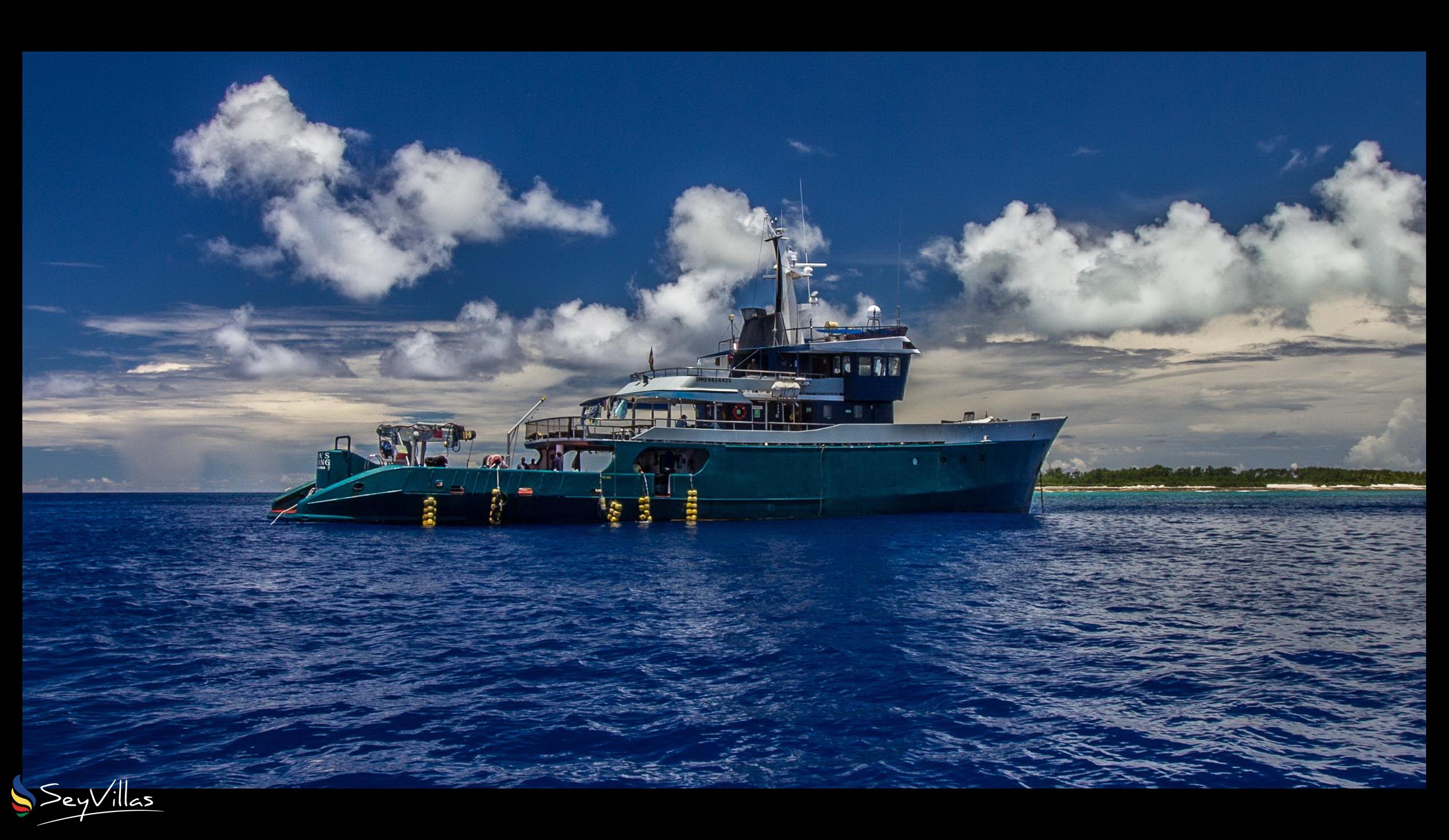 Foto 4: Silhouette Aldabra Expeditions MV Maya's Dugong - Aussenbereich - Seychellen (Seychellen)