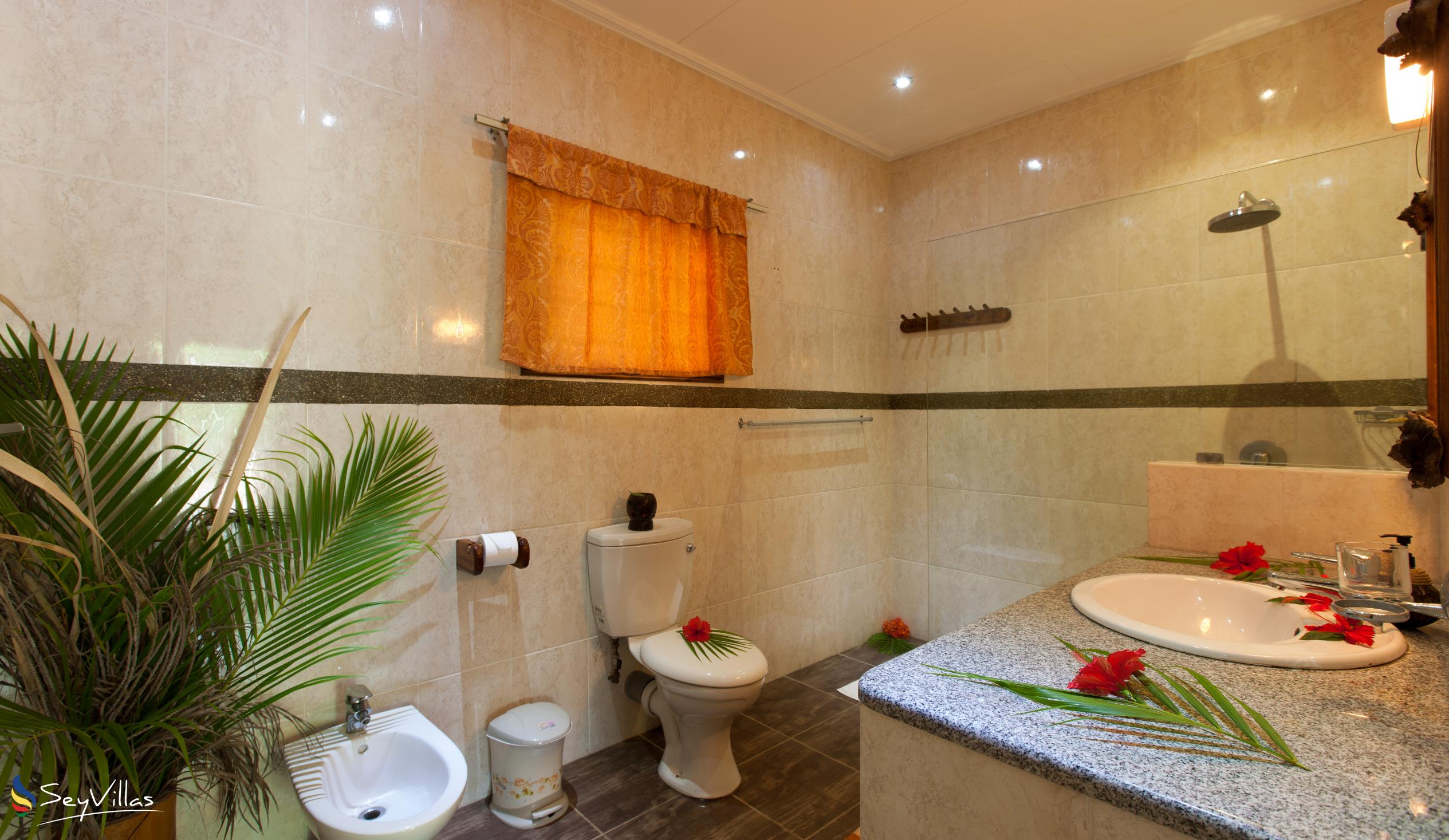 Foto 51: Cocotier Du Rocher Self Catering Apartments - Chambre Supérieure Koko Tann - La Digue (Seychelles)