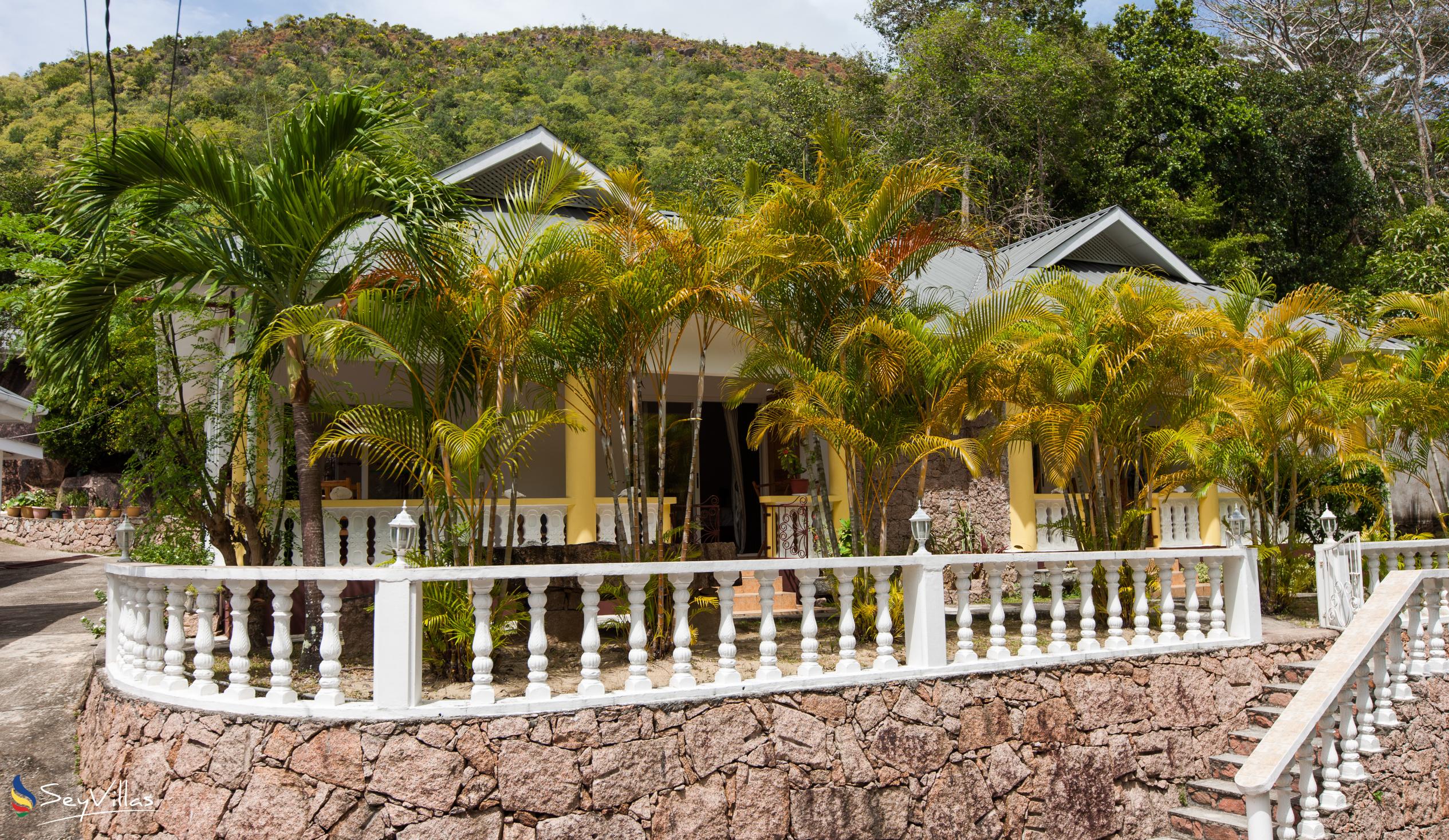 Photo 3: Acquario Villa - Outdoor area - Praslin (Seychelles)