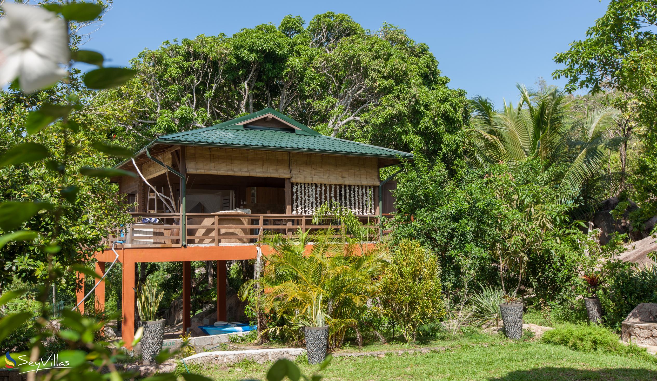 Photo 4: La Pointe Beach Huts - Outdoor area - Praslin (Seychelles)