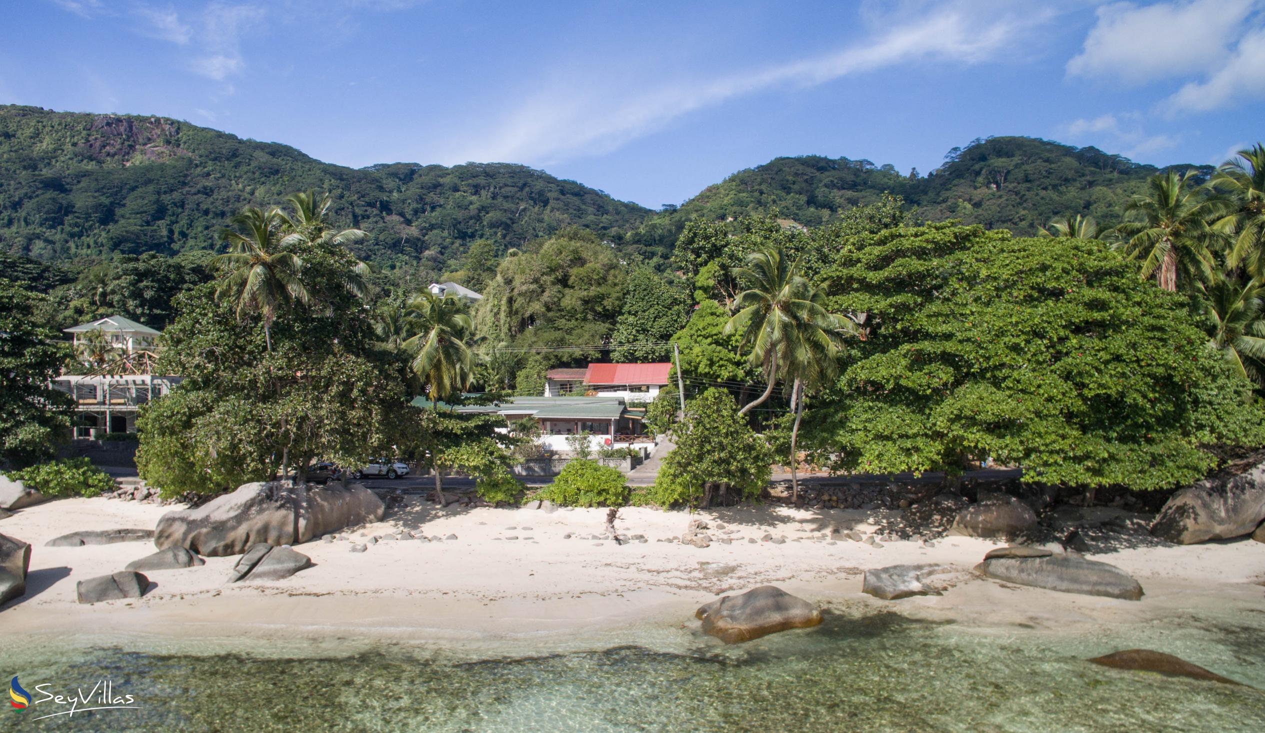 Photo 8: The Beach House - Outdoor area - Mahé (Seychelles)