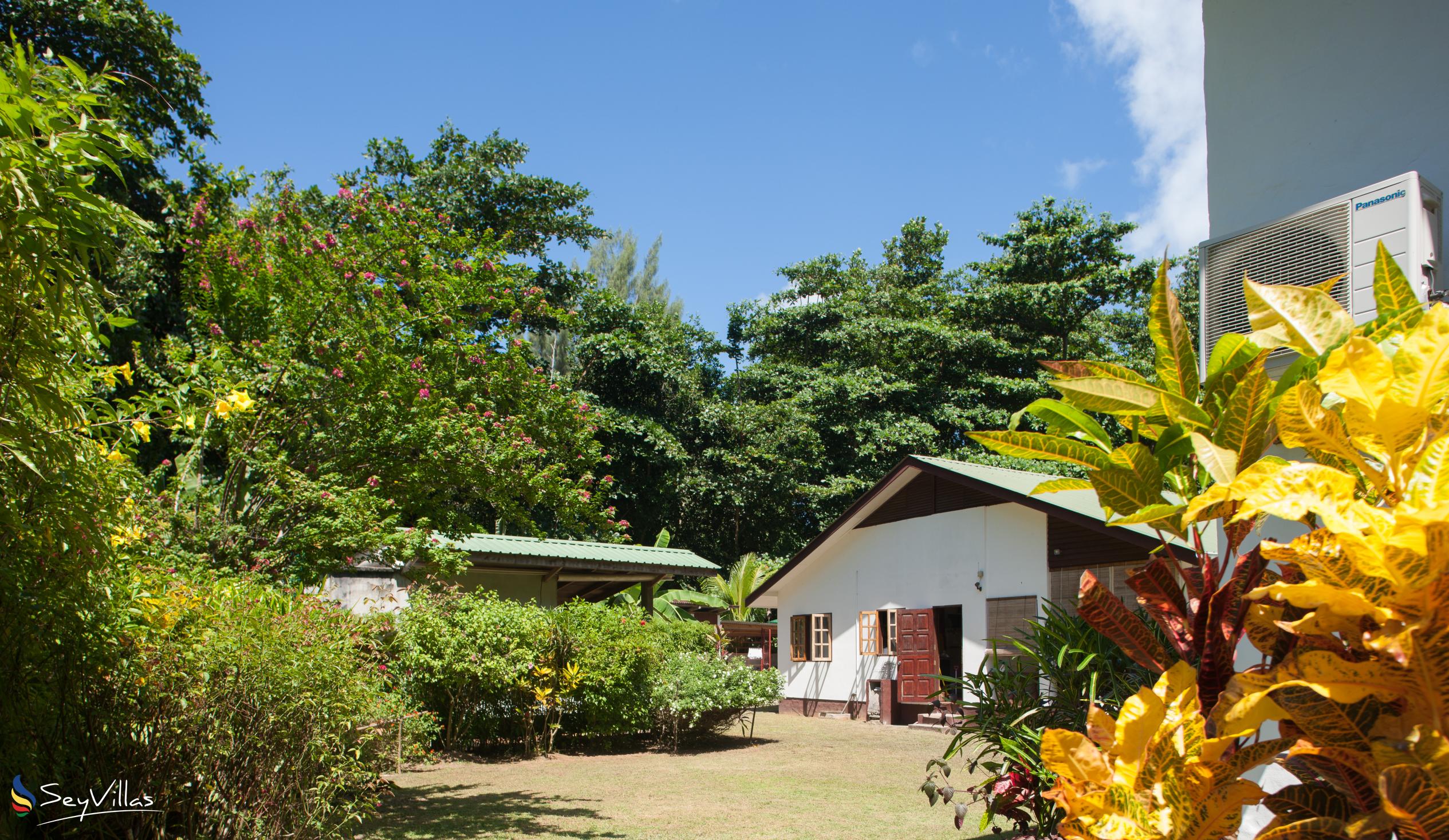Photo 16: Tannette's Villa - Outdoor area - La Digue (Seychelles)