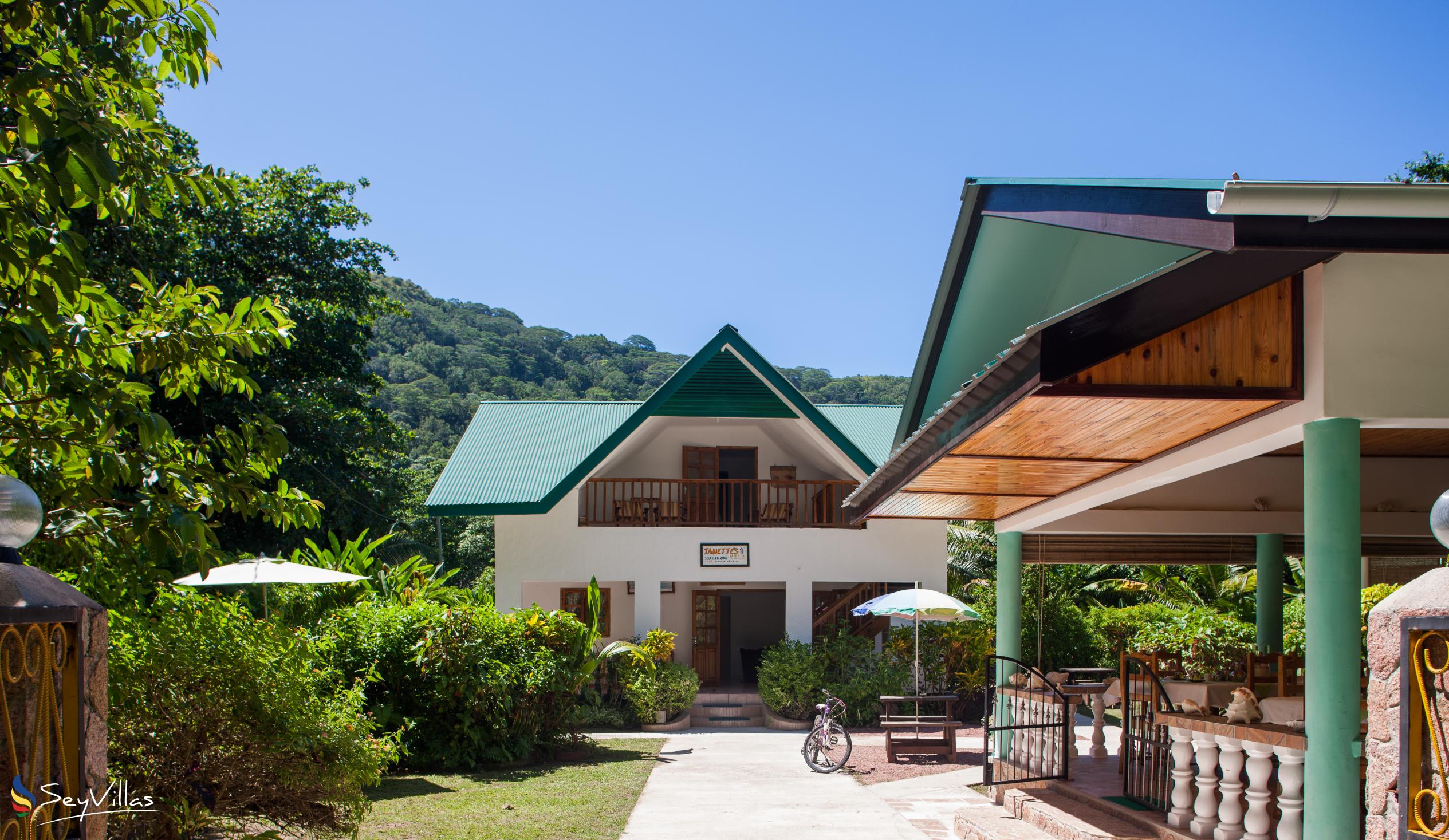 Photo 2: Tannette's Villa - Outdoor area - La Digue (Seychelles)
