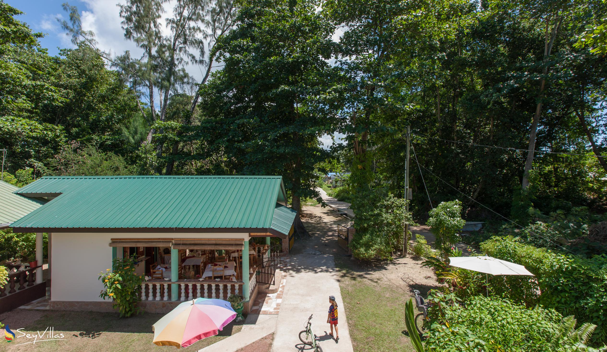 Photo 11: Tannette's Villa - Outdoor area - La Digue (Seychelles)