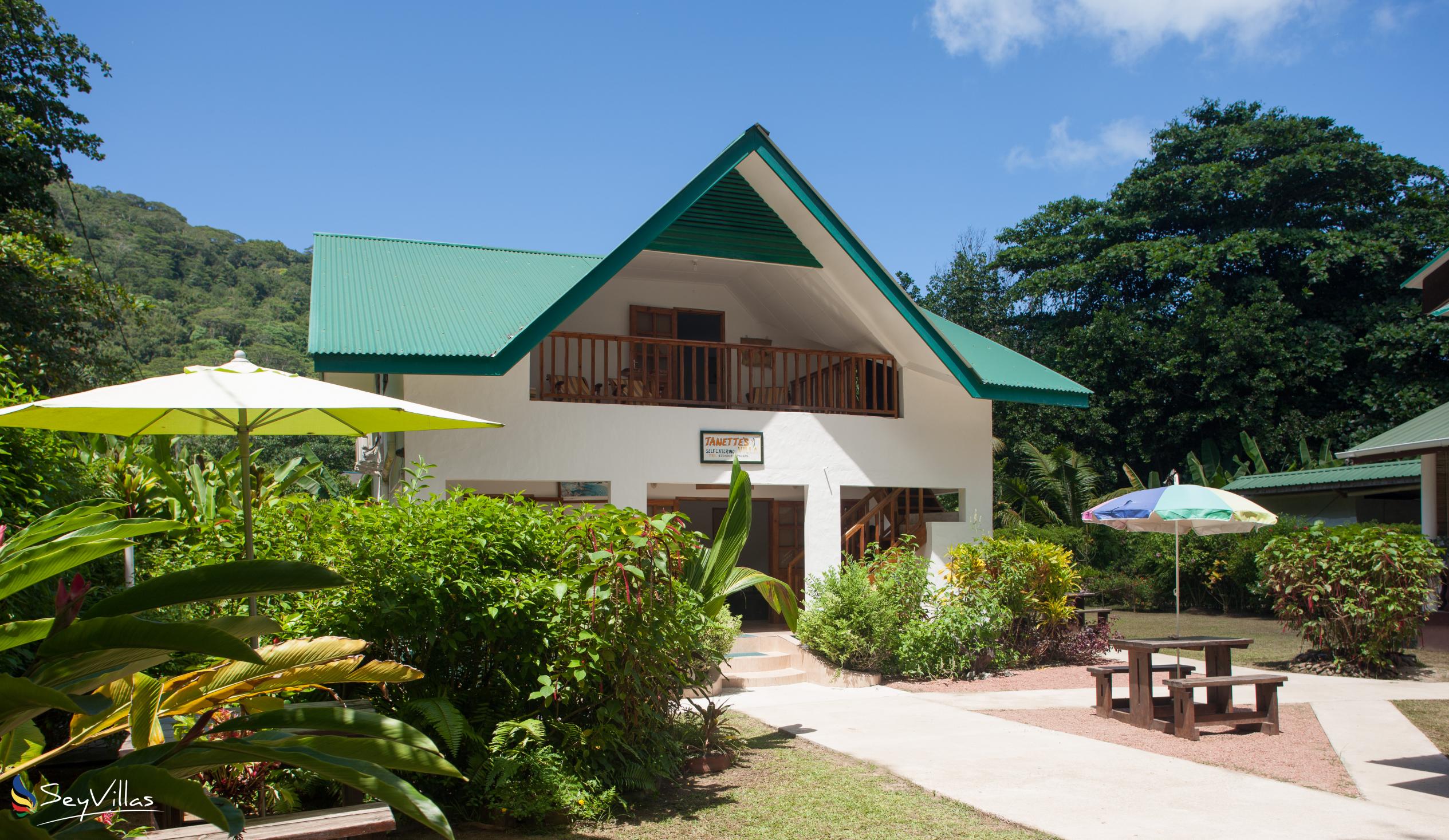 Photo 1: Tannette's Villa - Outdoor area - La Digue (Seychelles)