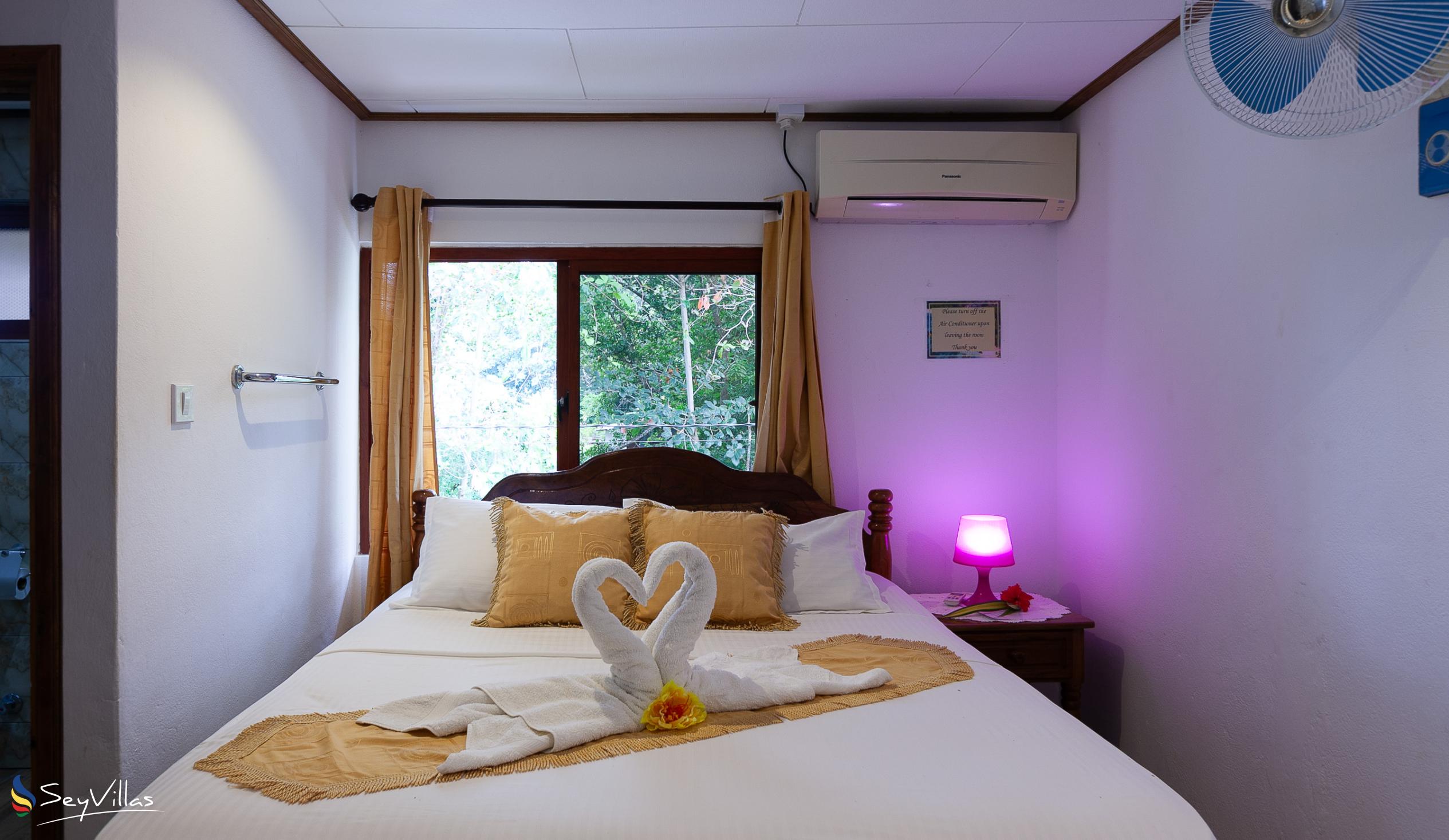 Photo 85: Tannette's Villa - Standard Queen Room - La Digue (Seychelles)