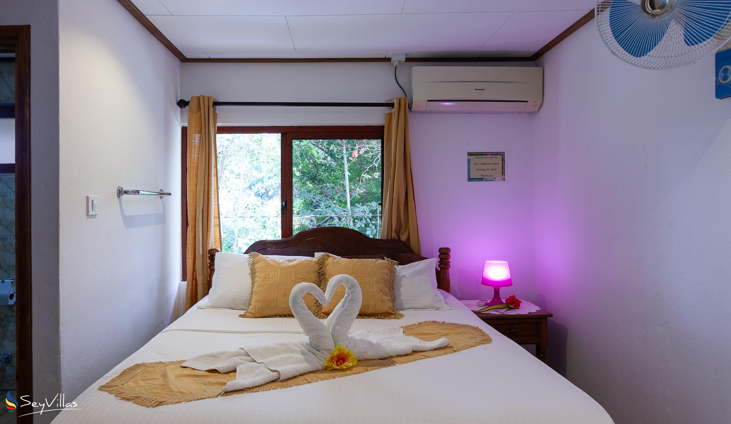 Photo 90: Tannette's Villa - Standard Queen Room - La Digue (Seychelles)