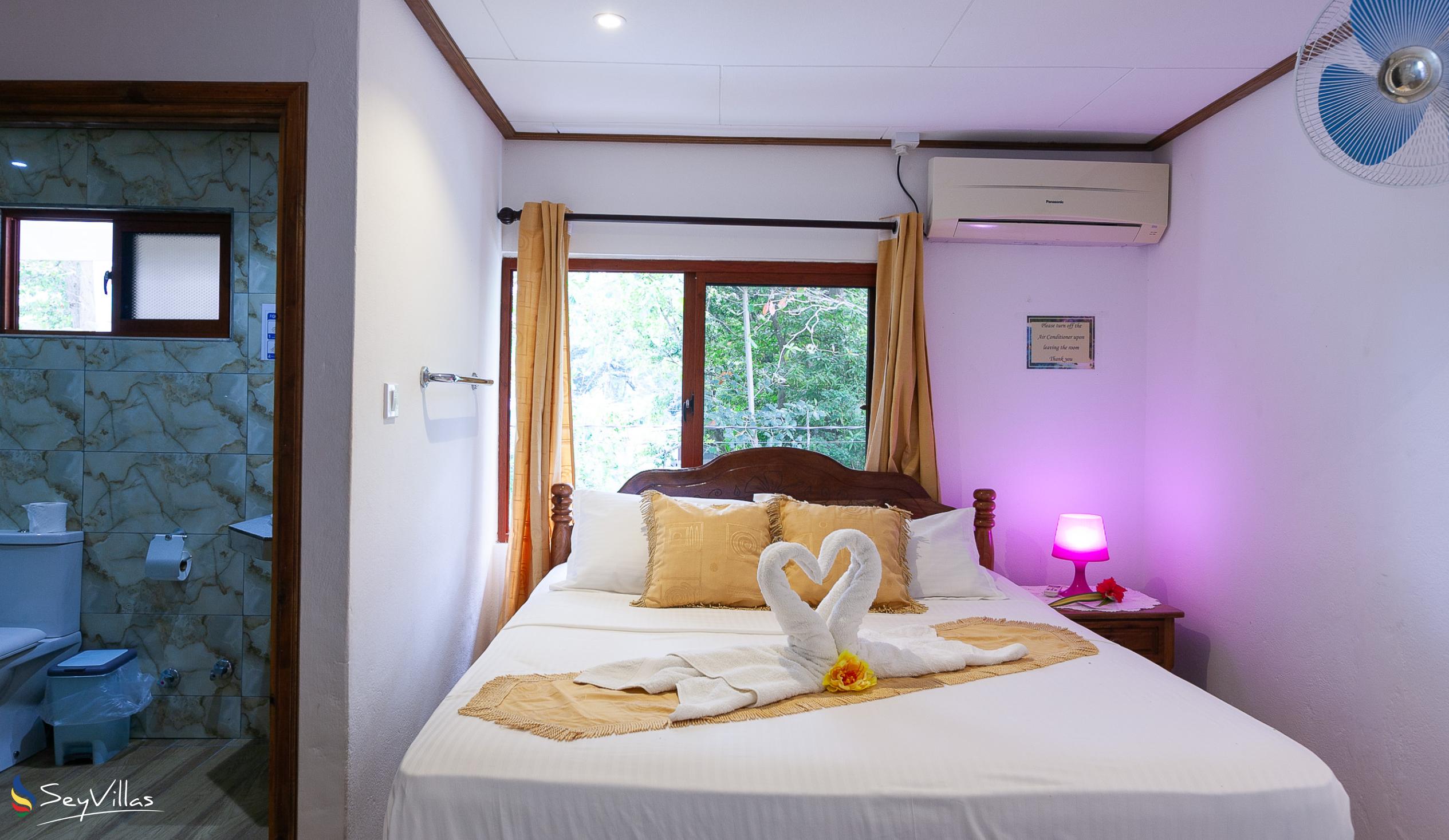 Photo 93: Tannette's Villa - Standard Queen Room - La Digue (Seychelles)