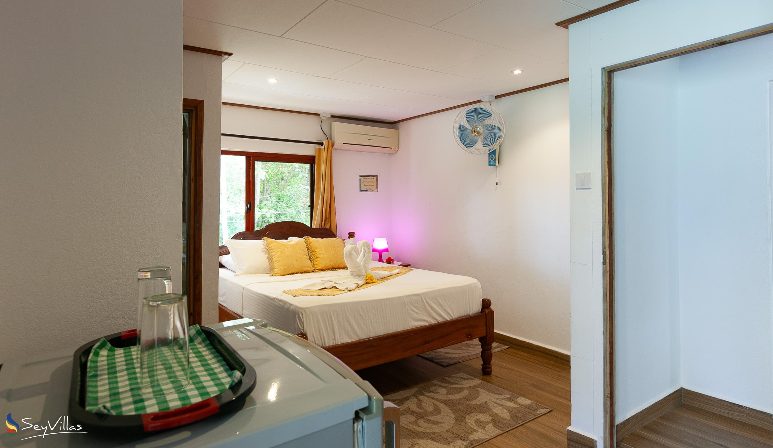 Photo 92: Tannette's Villa - Standard Queen Room - La Digue (Seychelles)