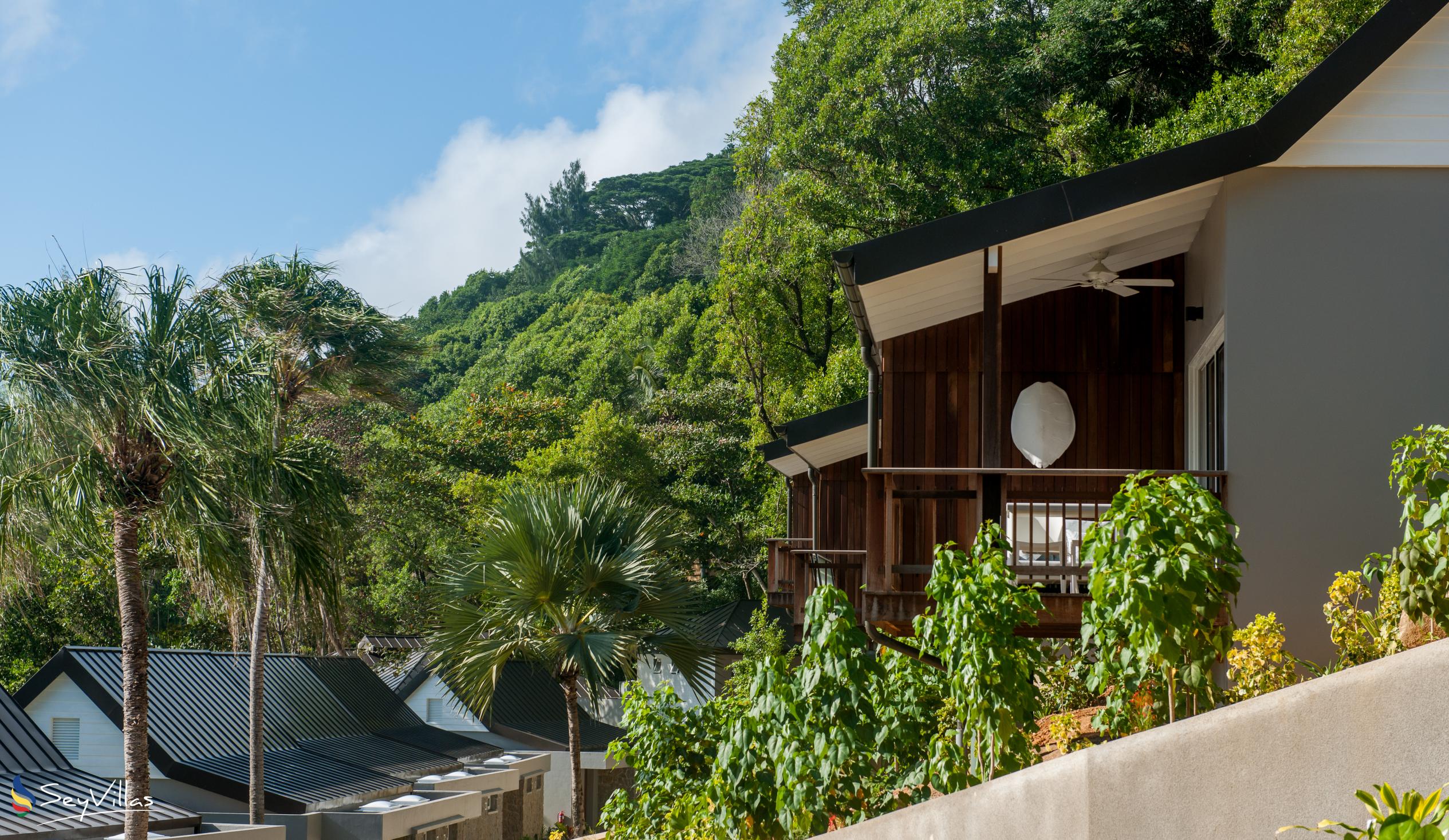 Photo 10: Carana Beach Hotel - Outdoor area - Mahé (Seychelles)