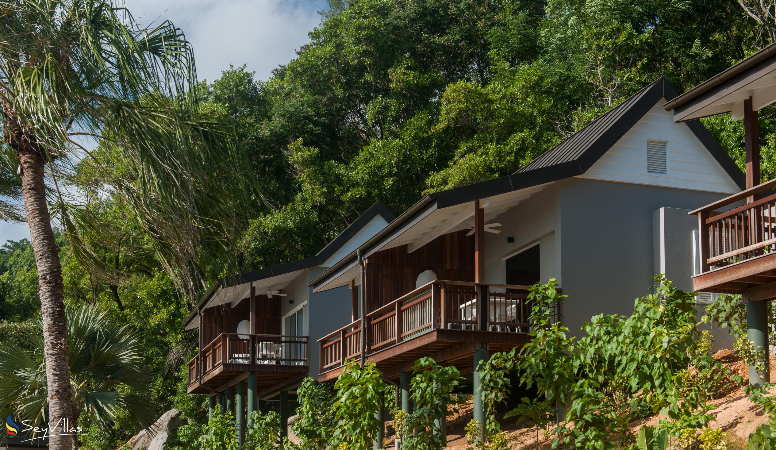 Photo 9: Carana Beach Hotel - Outdoor area - Mahé (Seychelles)