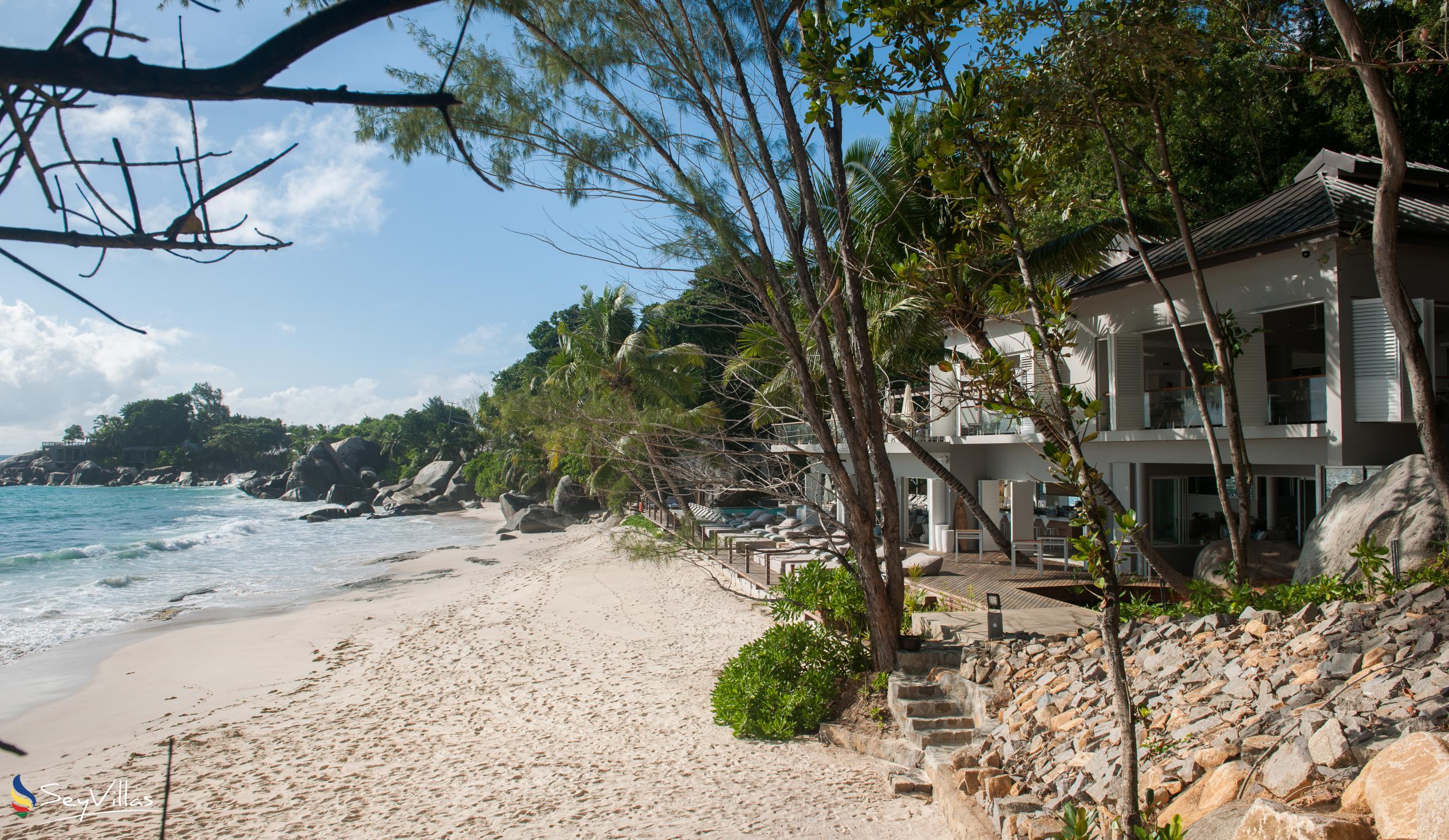 Foto 18: Carana Beach Hotel - Aussenbereich - Mahé (Seychellen)