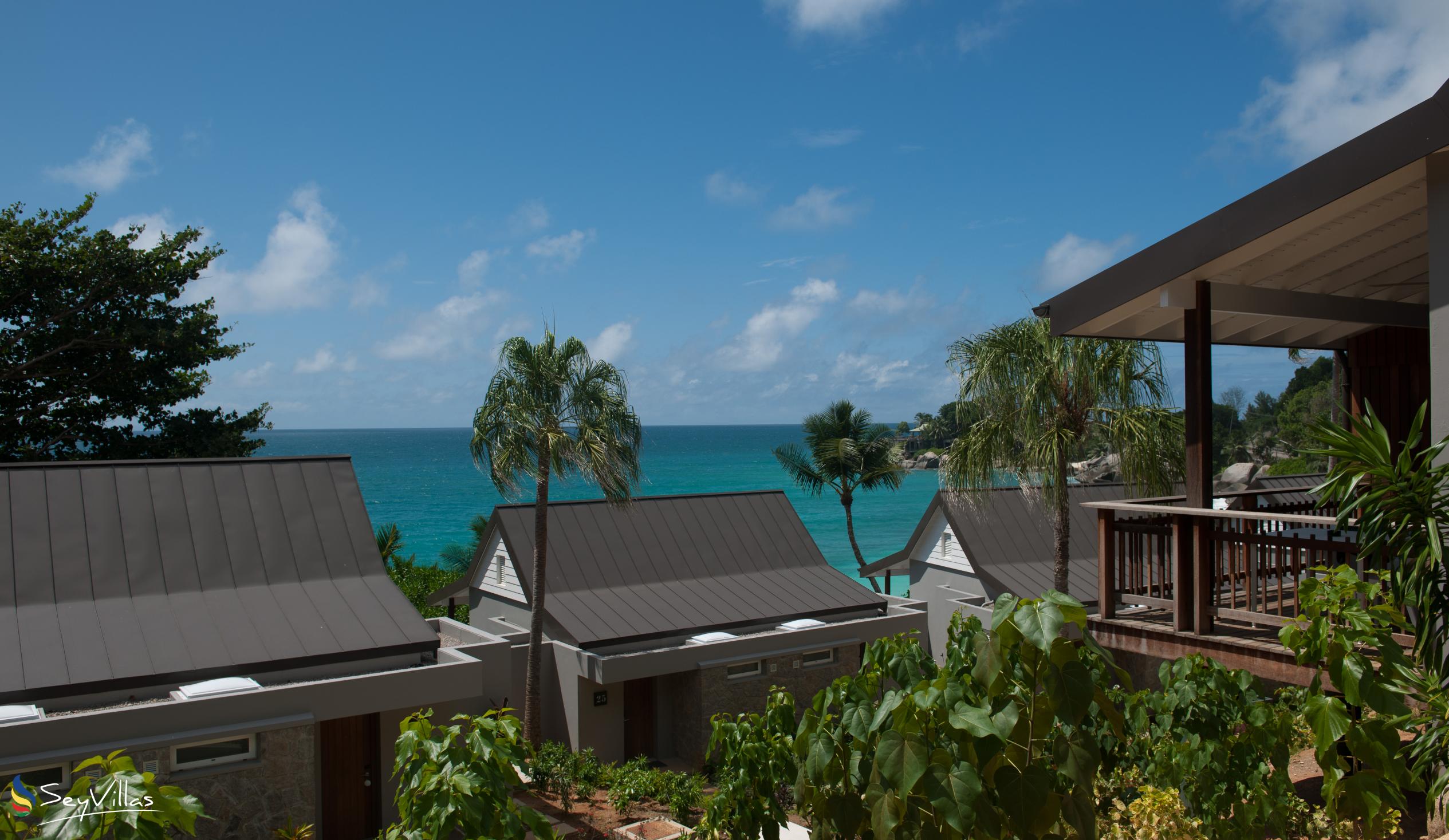 Foto 3: Carana Beach Hotel - Aussenbereich - Mahé (Seychellen)