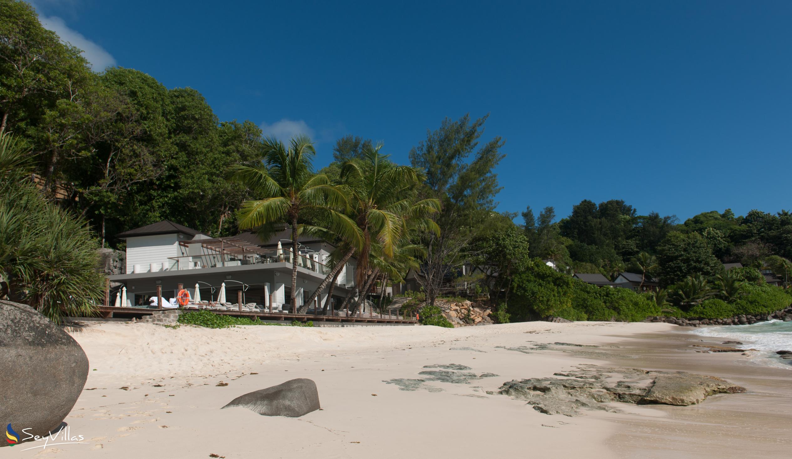 Photo 2: Carana Beach Hotel - Outdoor area - Mahé (Seychelles)