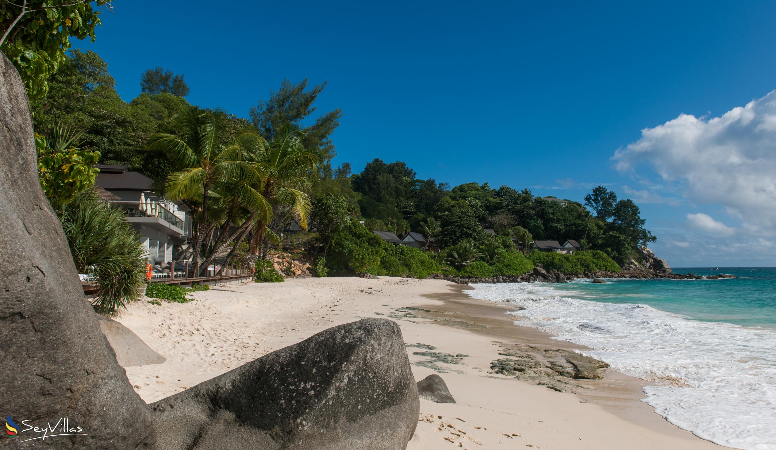 Foto 1: Carana Beach Hotel - Aussenbereich - Mahé (Seychellen)