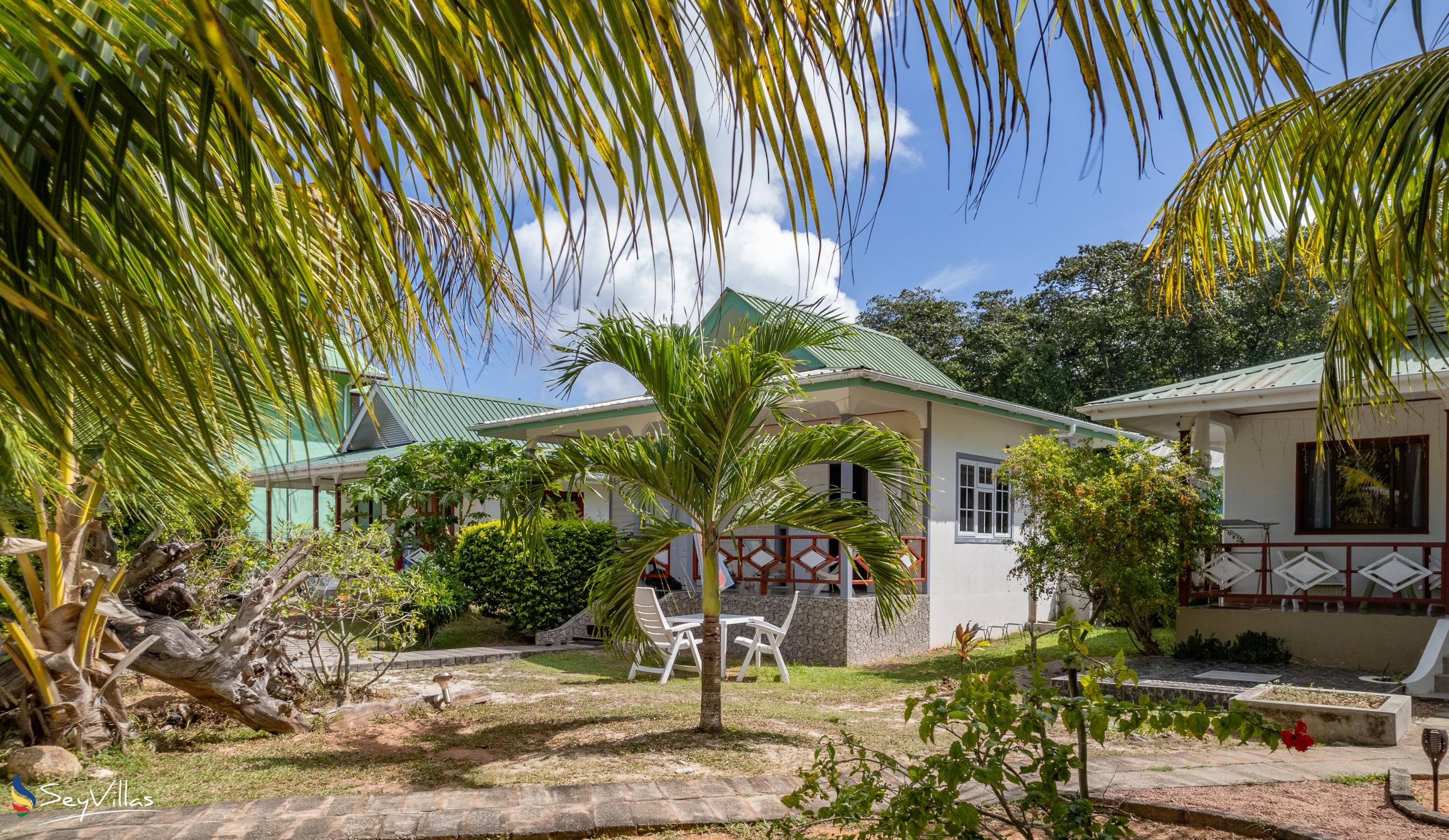 Photo 16: Agnes Cottage - Outdoor area - La Digue (Seychelles)