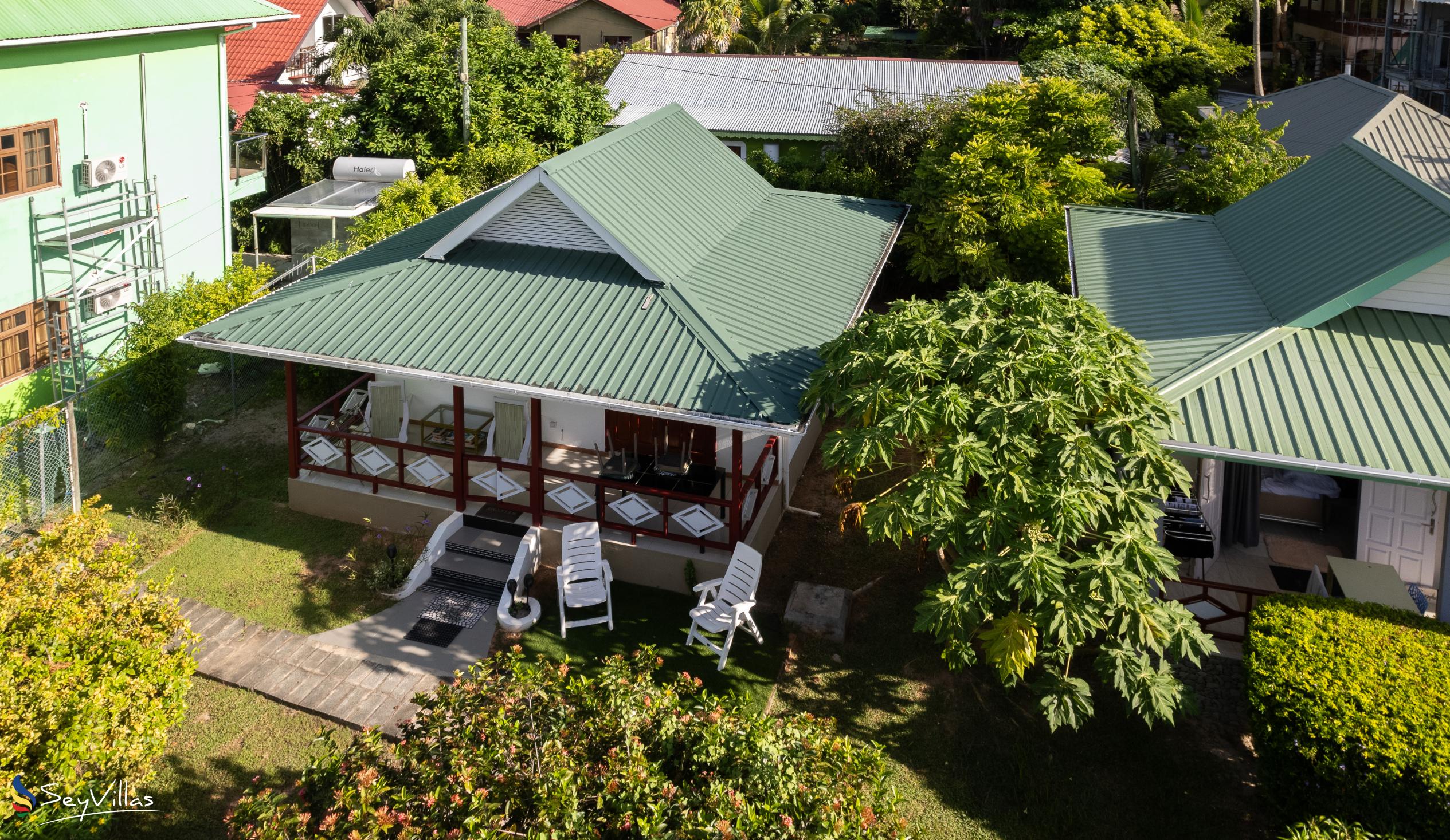 Photo 13: Agnes Cottage - Outdoor area - La Digue (Seychelles)