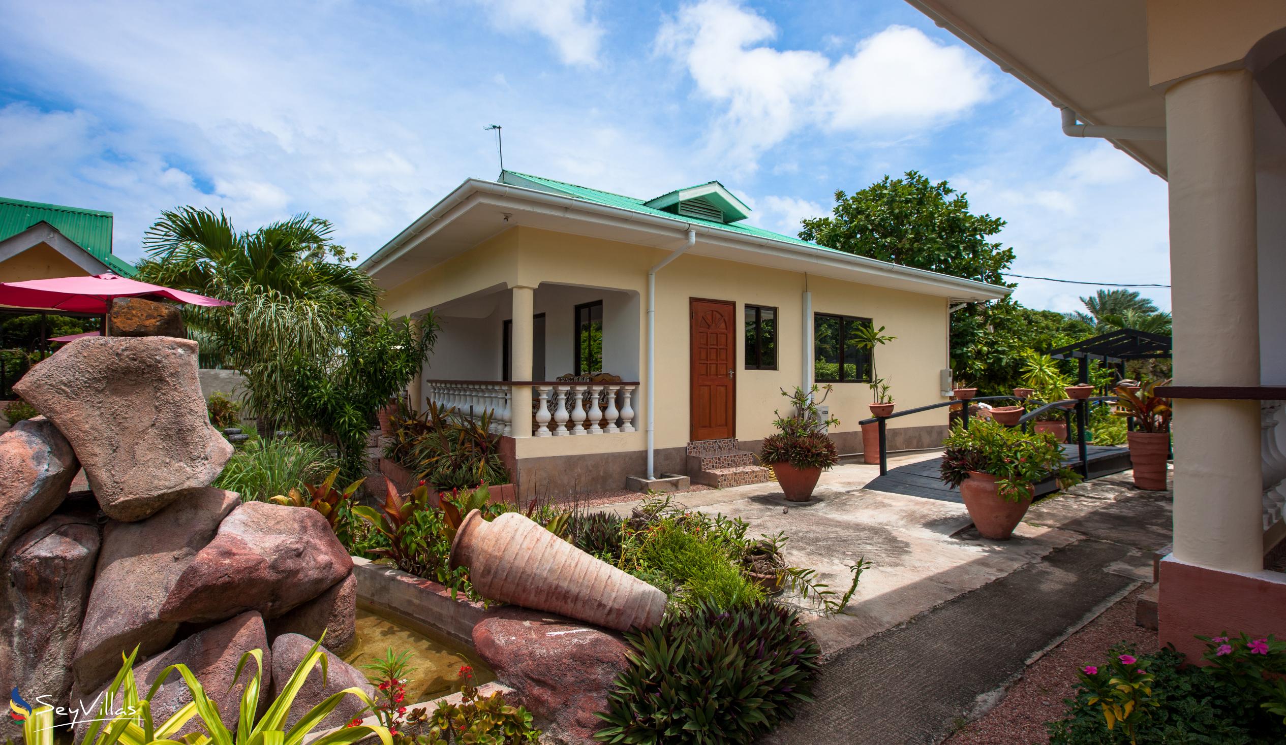 Photo 14: Orchid Self Catering Apartment - Outdoor area - La Digue (Seychelles)