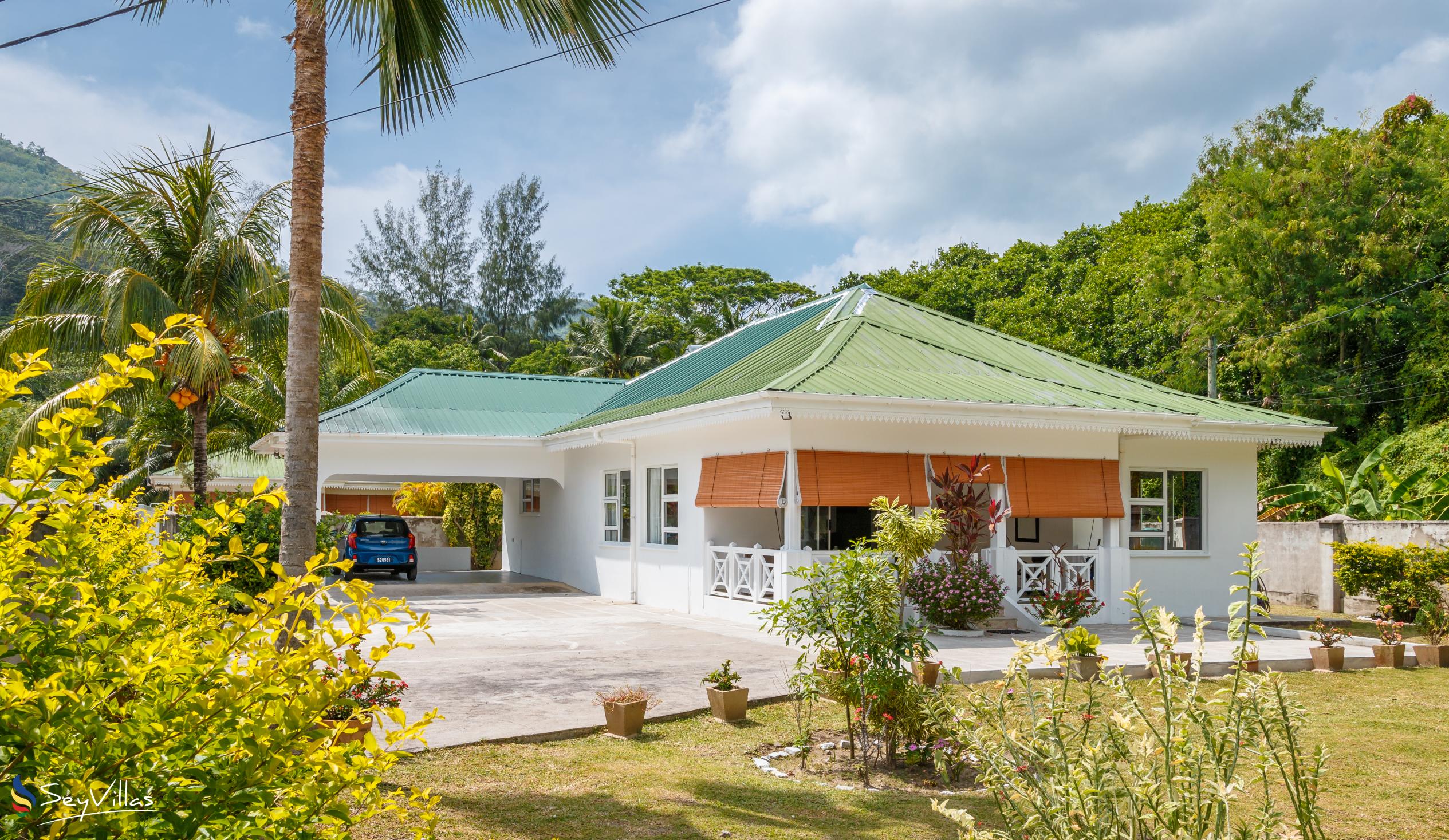 Photo 1: Coco Blanche (Maison Coco) - Outdoor area - Mahé (Seychelles)