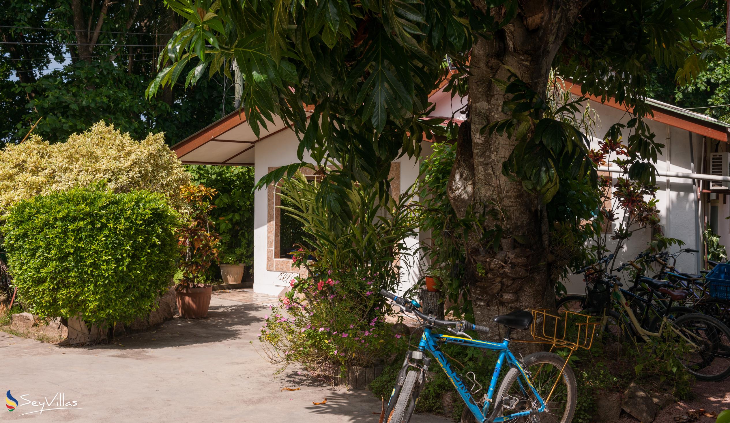Foto 6: Rising Sun Guesthouse - Aussenbereich - La Digue (Seychellen)