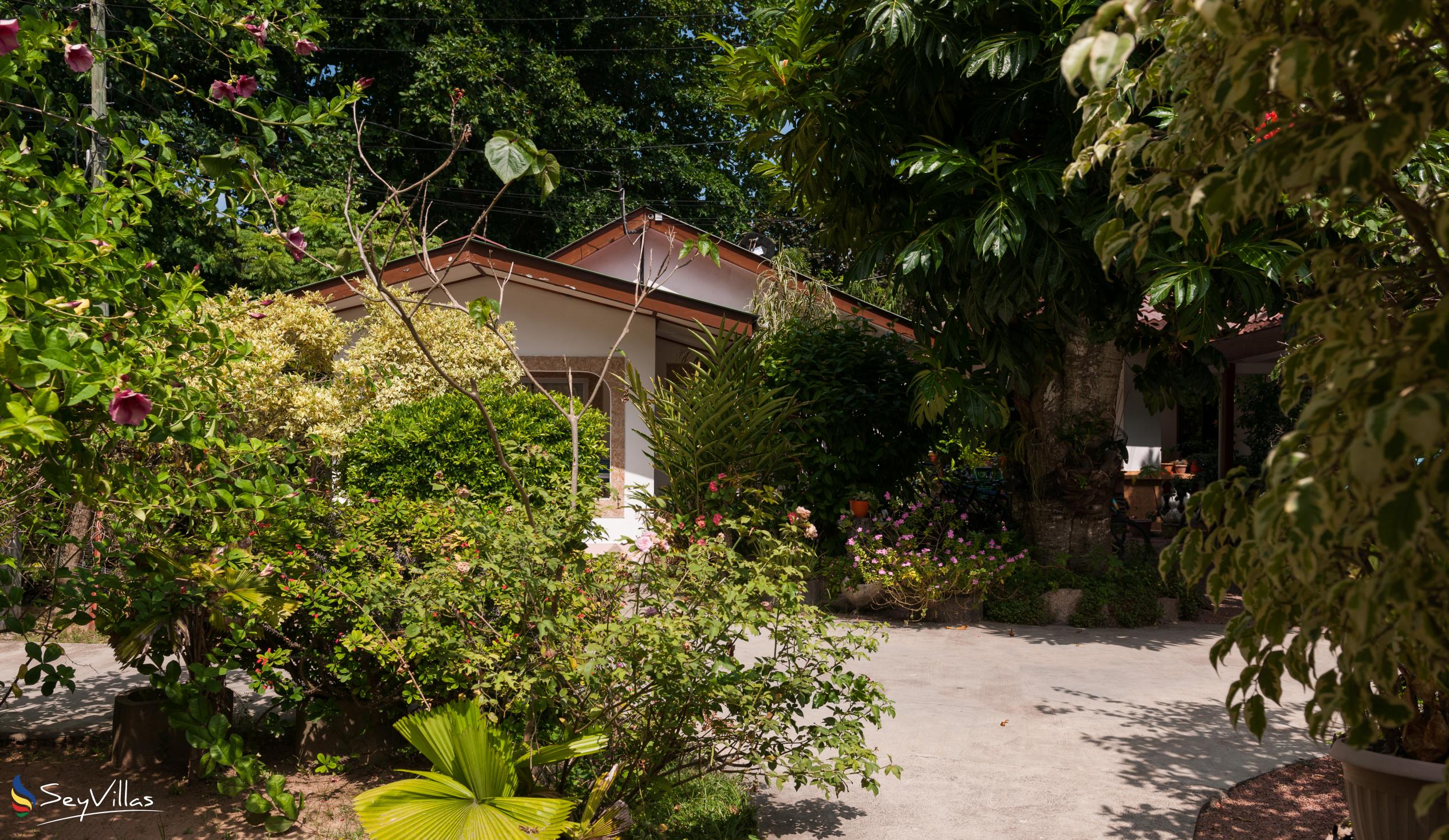Foto 5: Rising Sun Guesthouse - Aussenbereich - La Digue (Seychellen)