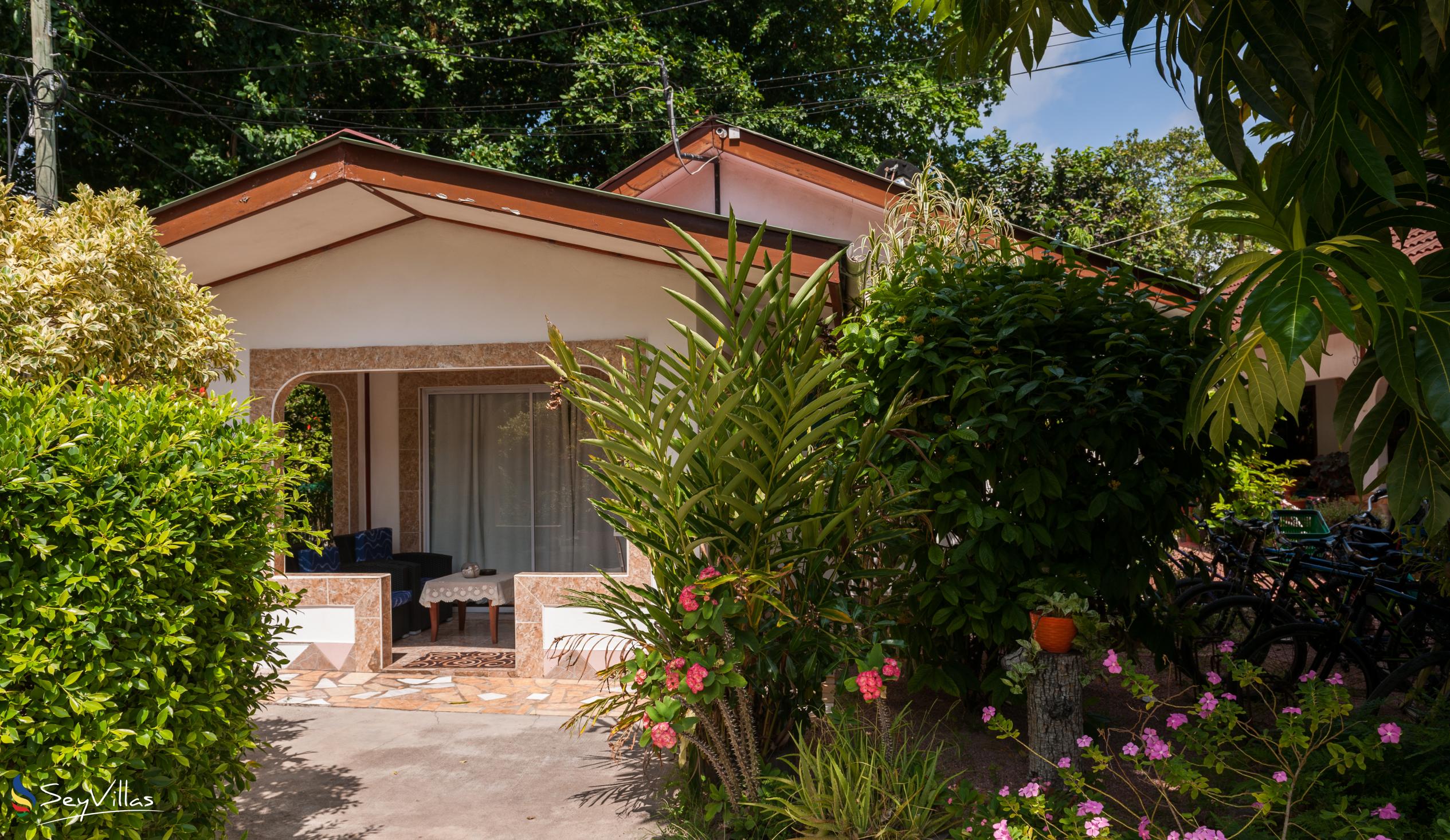 Foto 4: Rising Sun Guesthouse - Aussenbereich - La Digue (Seychellen)