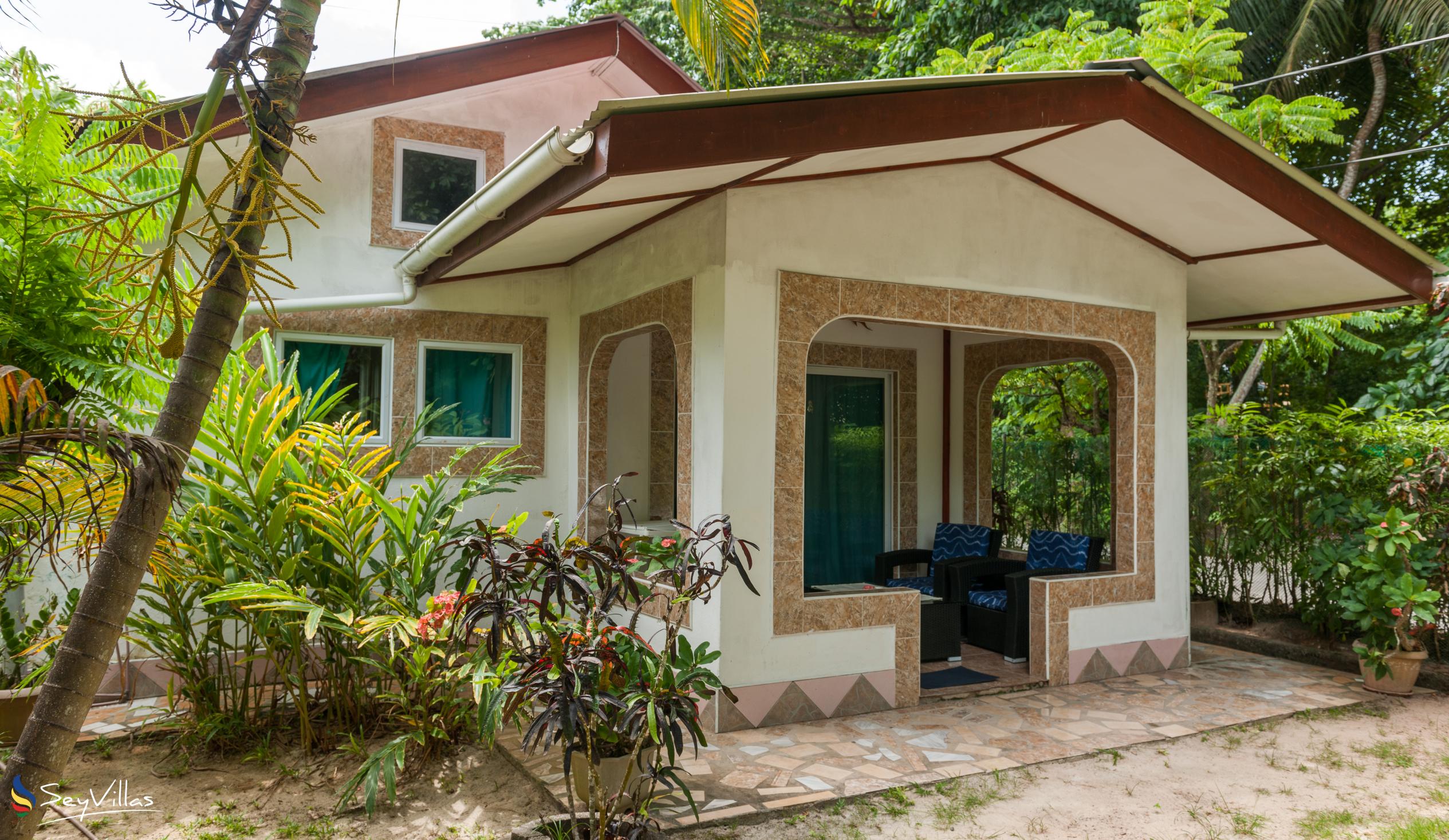 Foto 2: Rising Sun Guesthouse - Aussenbereich - La Digue (Seychellen)