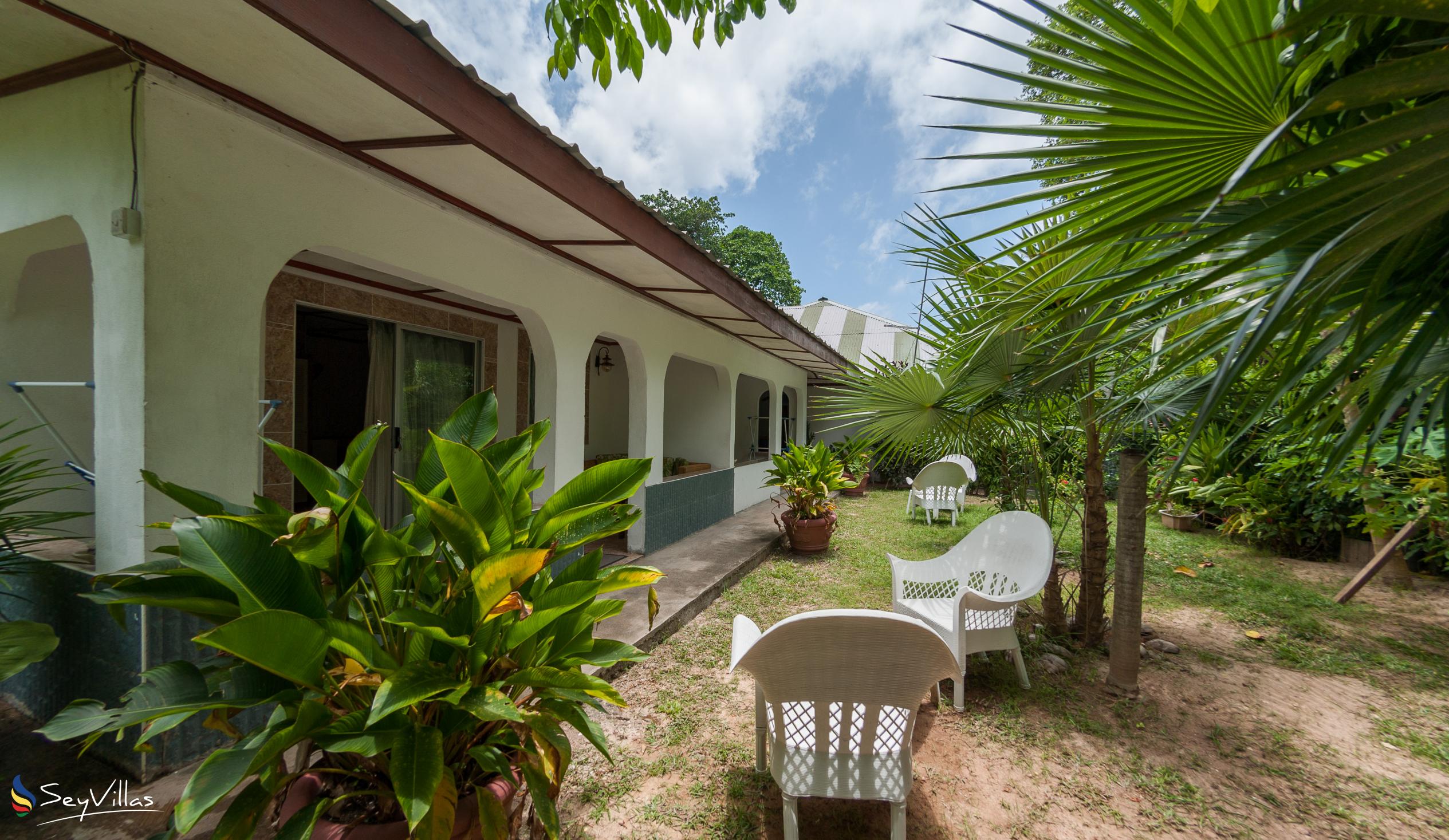 Foto 7: Rising Sun Guesthouse - Aussenbereich - La Digue (Seychellen)