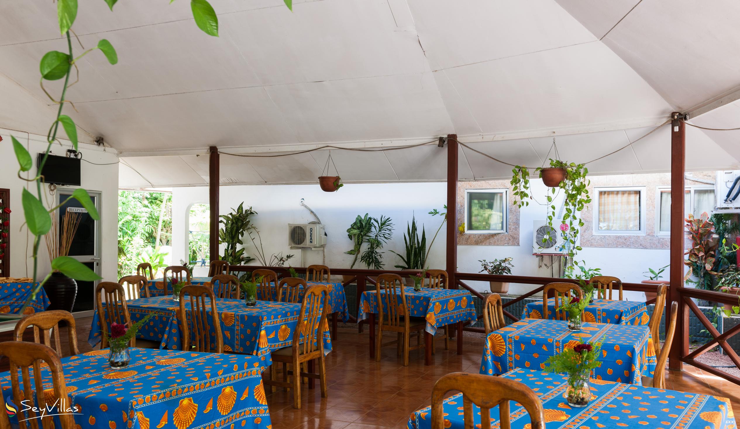 Foto 12: Rising Sun Guesthouse - Aussenbereich - La Digue (Seychellen)