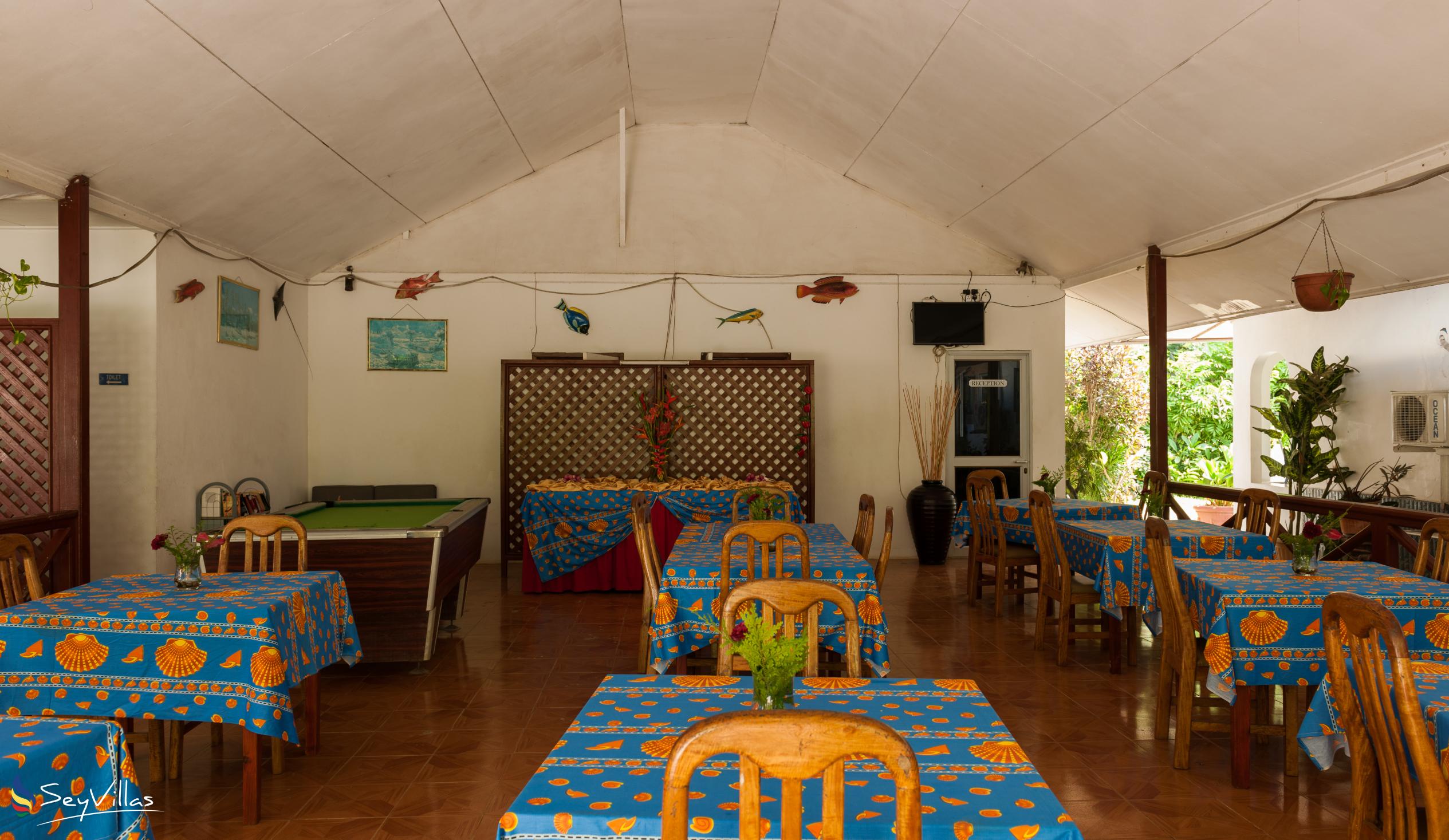 Foto 13: Rising Sun Guesthouse - Aussenbereich - La Digue (Seychellen)