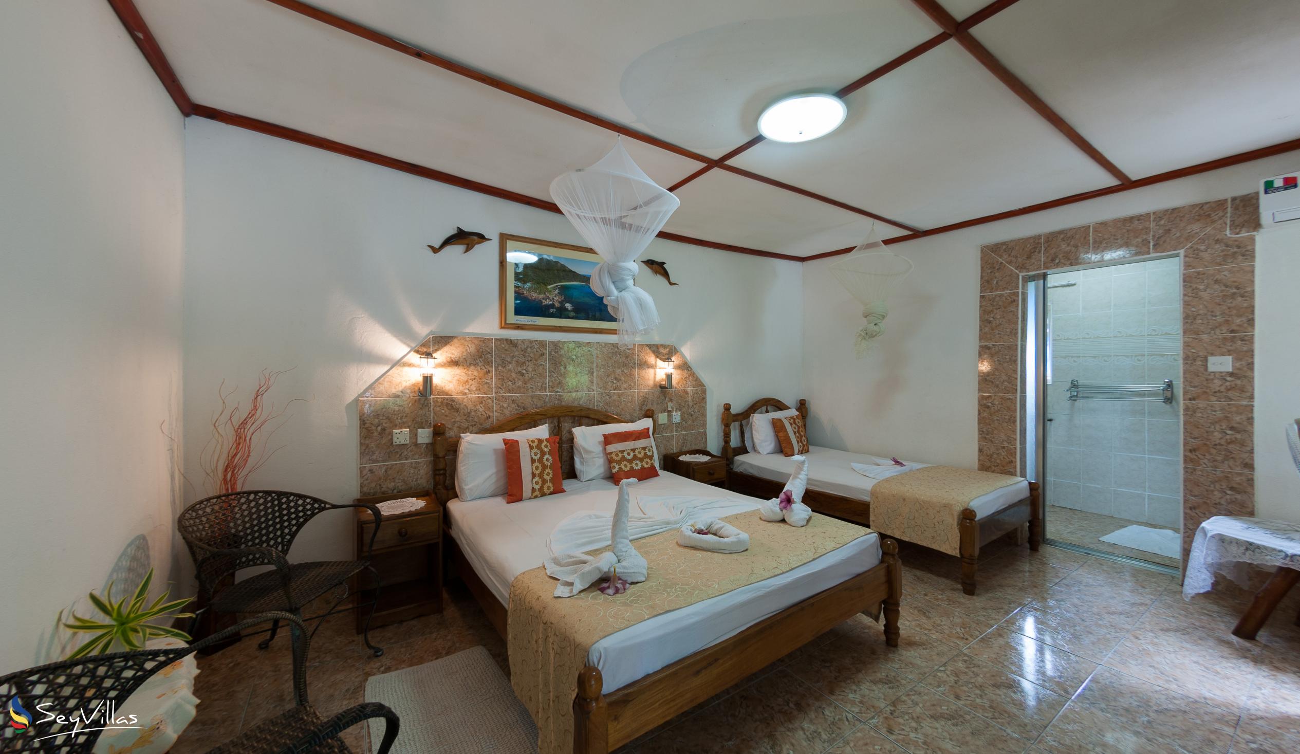 Foto 45: Rising Sun Guesthouse - Standard Dreibettzimmer - La Digue (Seychellen)