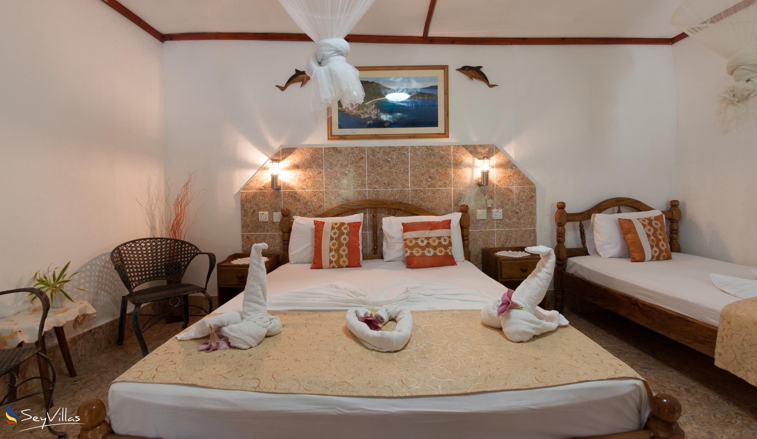 Foto 69: Rising Sun Guesthouse - Standard Dreibettzimmer - La Digue (Seychellen)