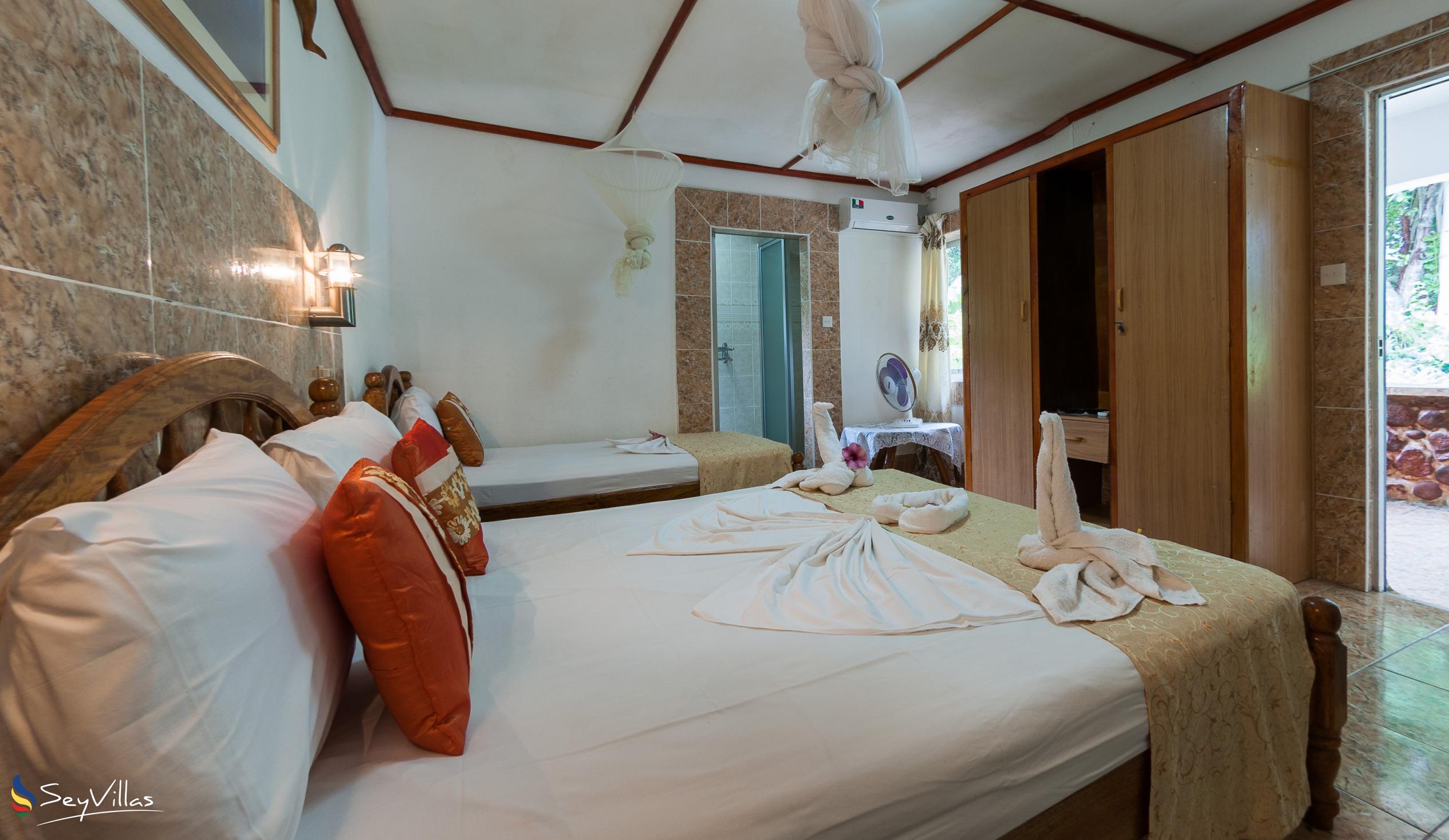 Foto 70: Rising Sun Guesthouse - Standard Dreibettzimmer - La Digue (Seychellen)