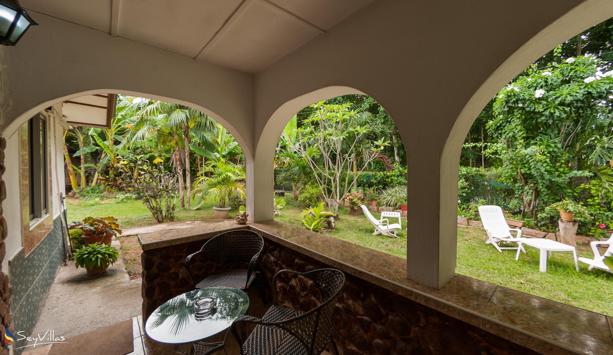 Foto 66: Rising Sun Guesthouse - Standard Dreibettzimmer - La Digue (Seychellen)