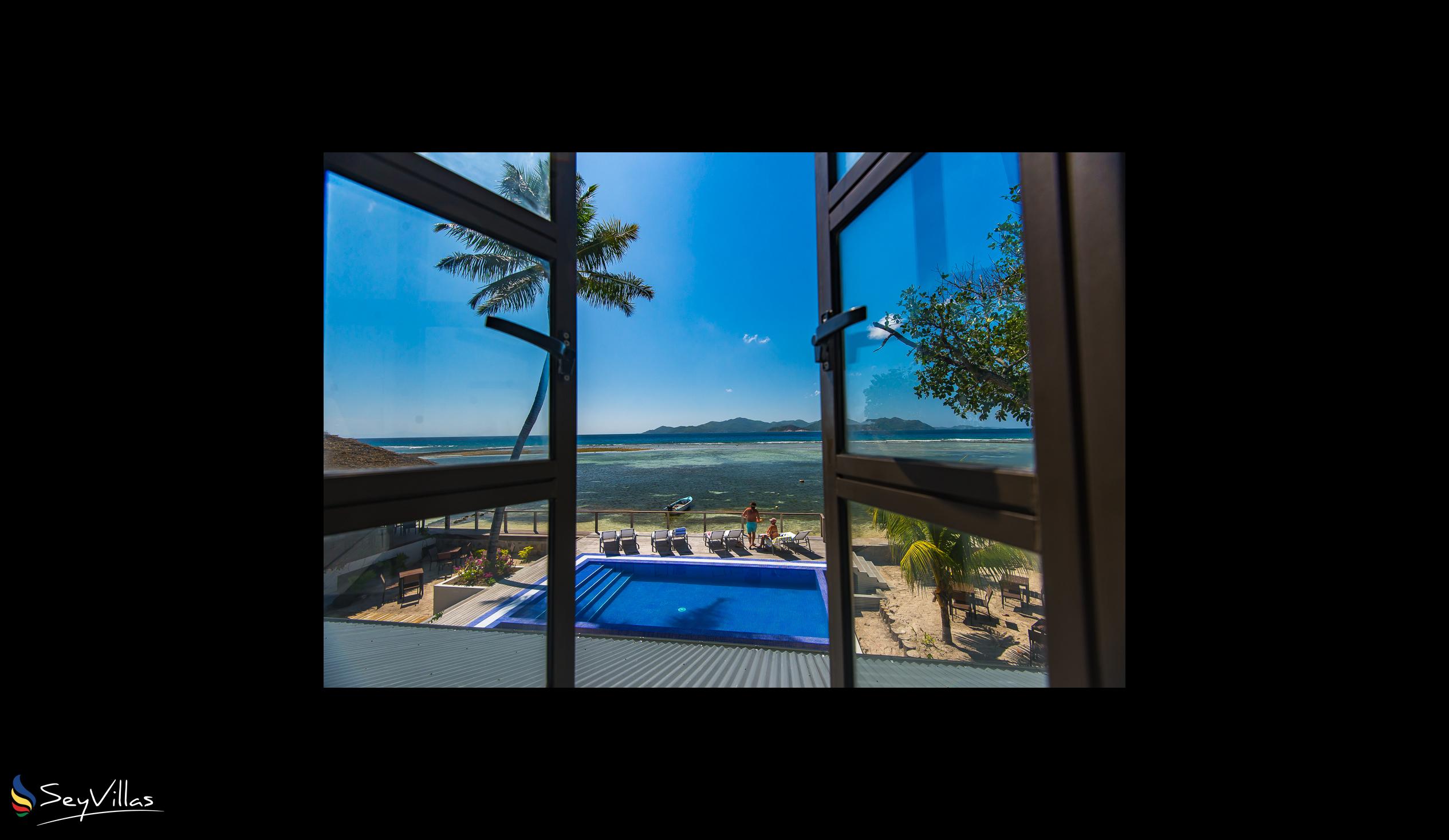 Foto 7: Le Nautique Luxury Waterfront Hotel - Deluxe-Meerblickzimmer mit Kingsize-Bett - La Digue (Seychellen)