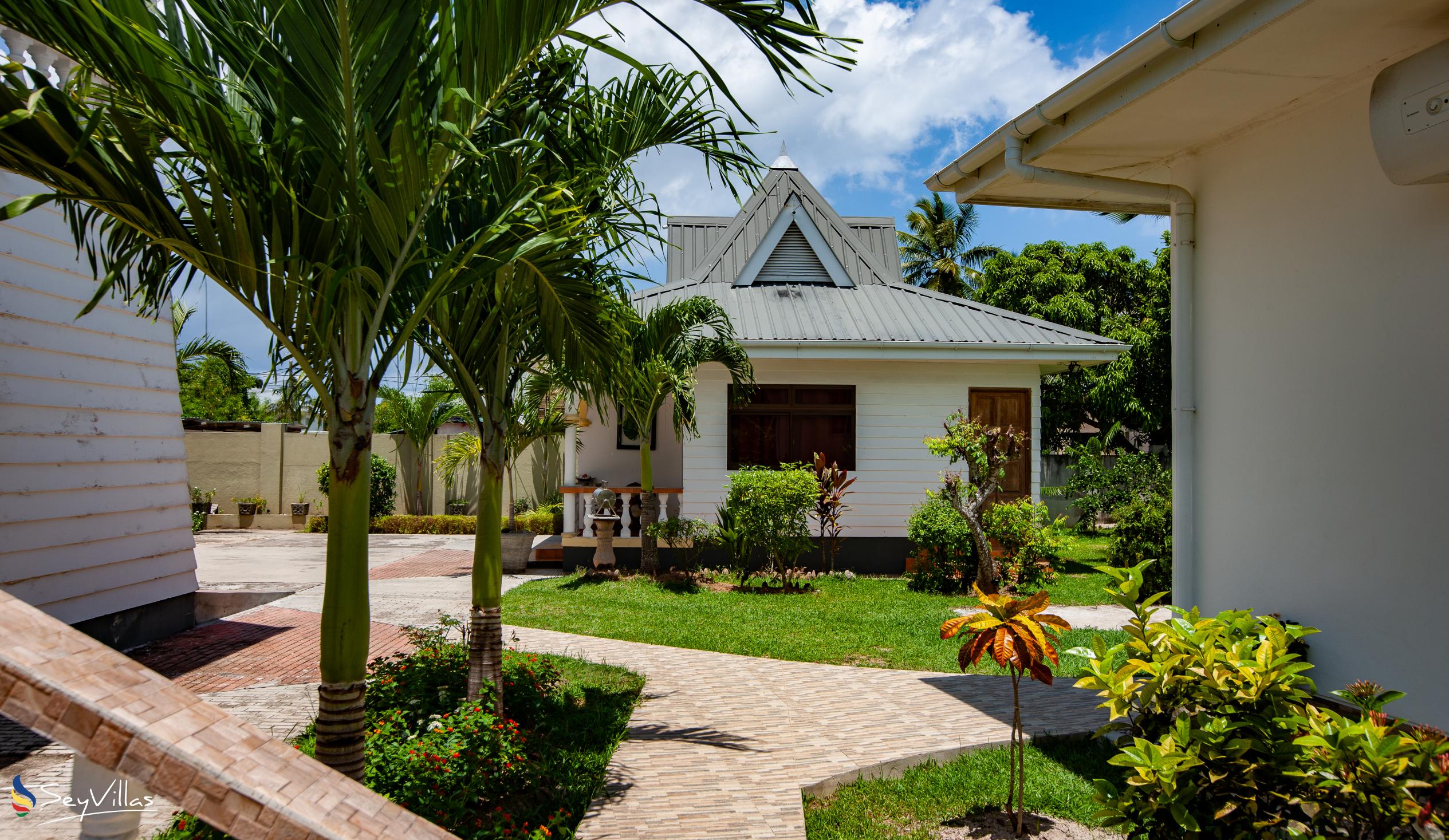 Photo 4: Villa Aya - Outdoor area - Praslin (Seychelles)