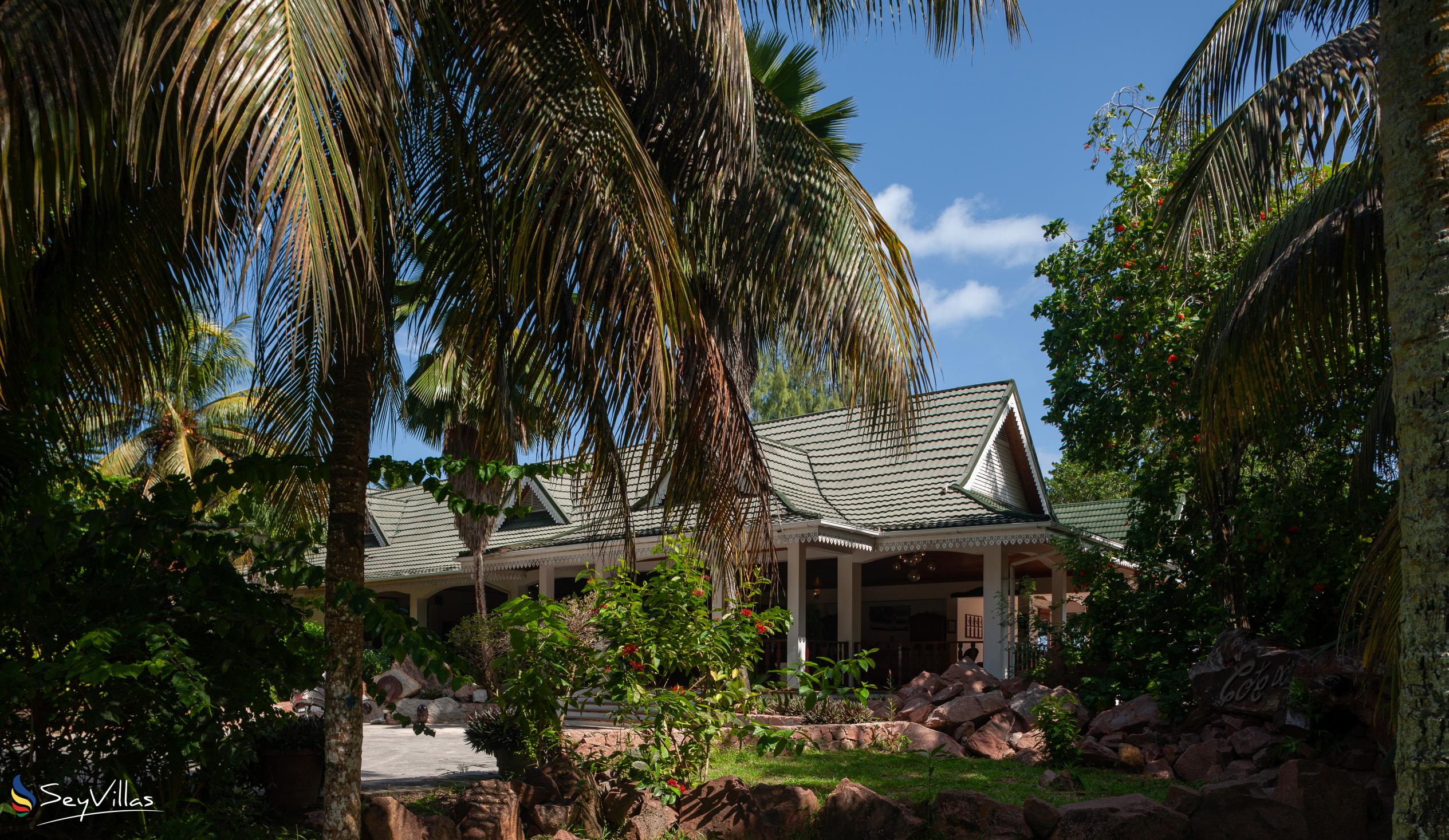 Photo 5: Hotel Cote D'Or Lodge - Outdoor area - Praslin (Seychelles)