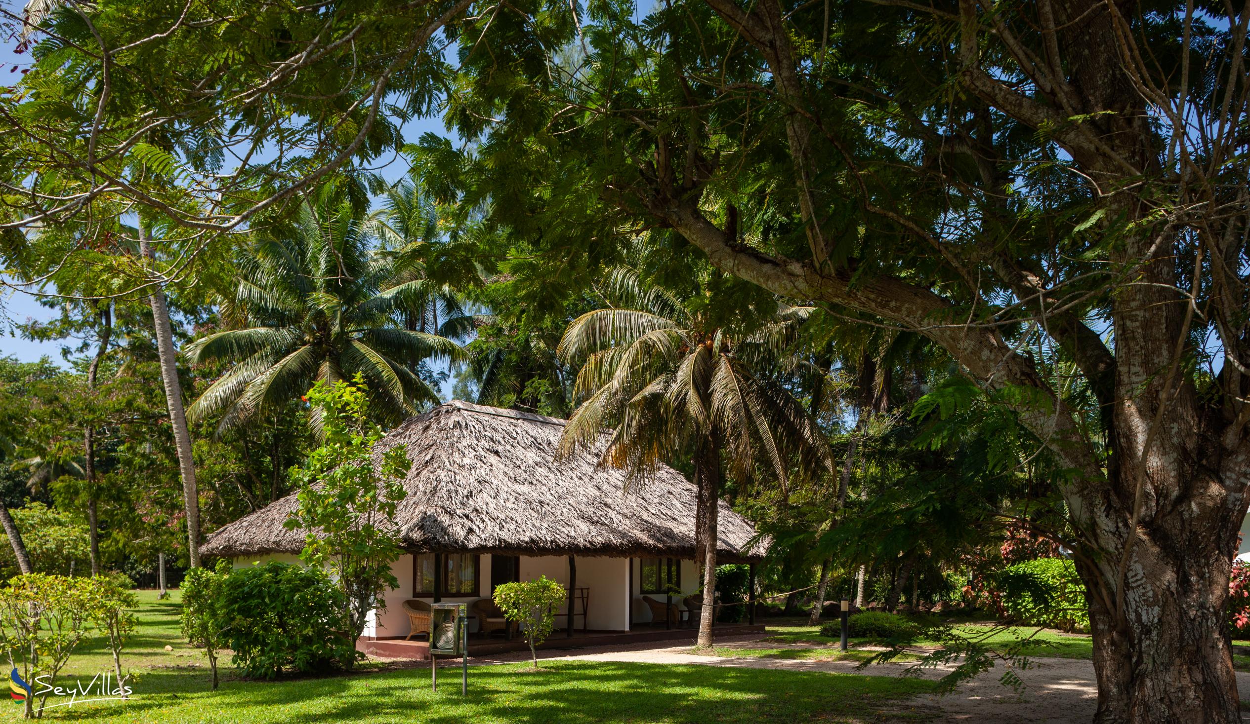 Photo 11: Hotel Cote D'Or Lodge - Outdoor area - Praslin (Seychelles)