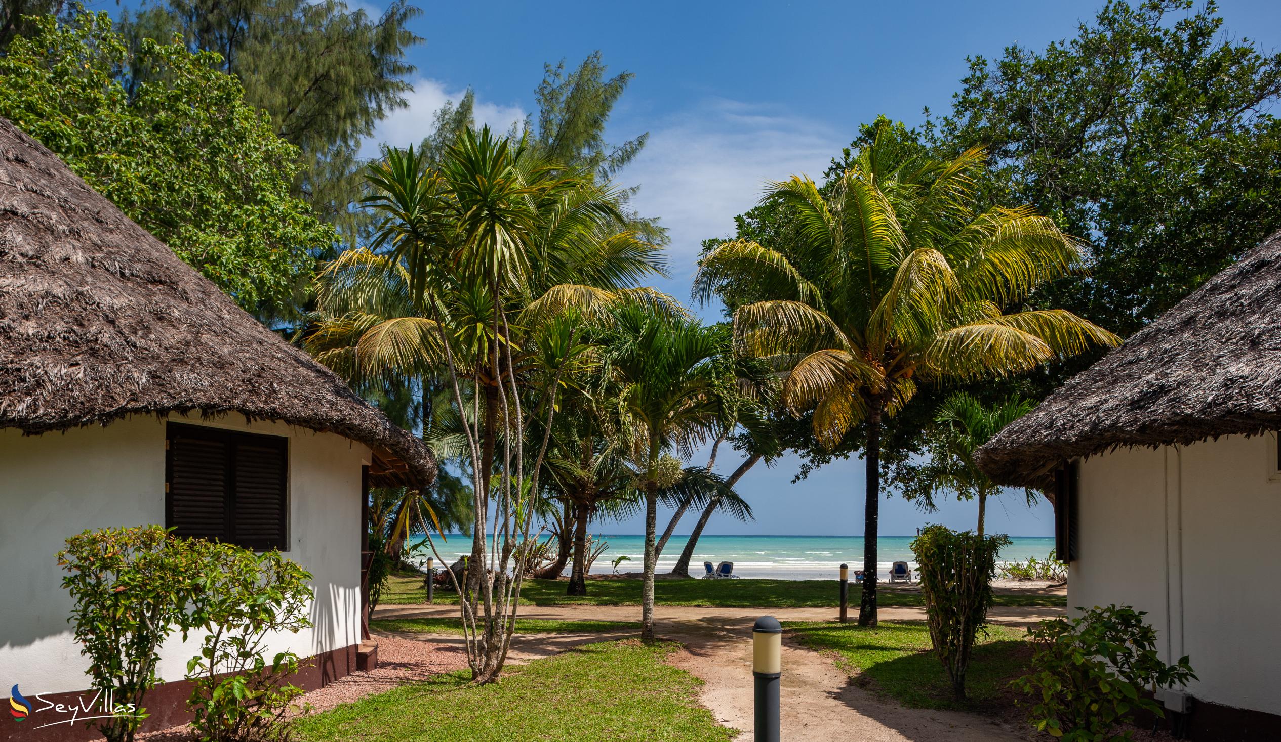 Foto 12: Hotel Cote D'Or Lodge - Aussenbereich - Praslin (Seychellen)